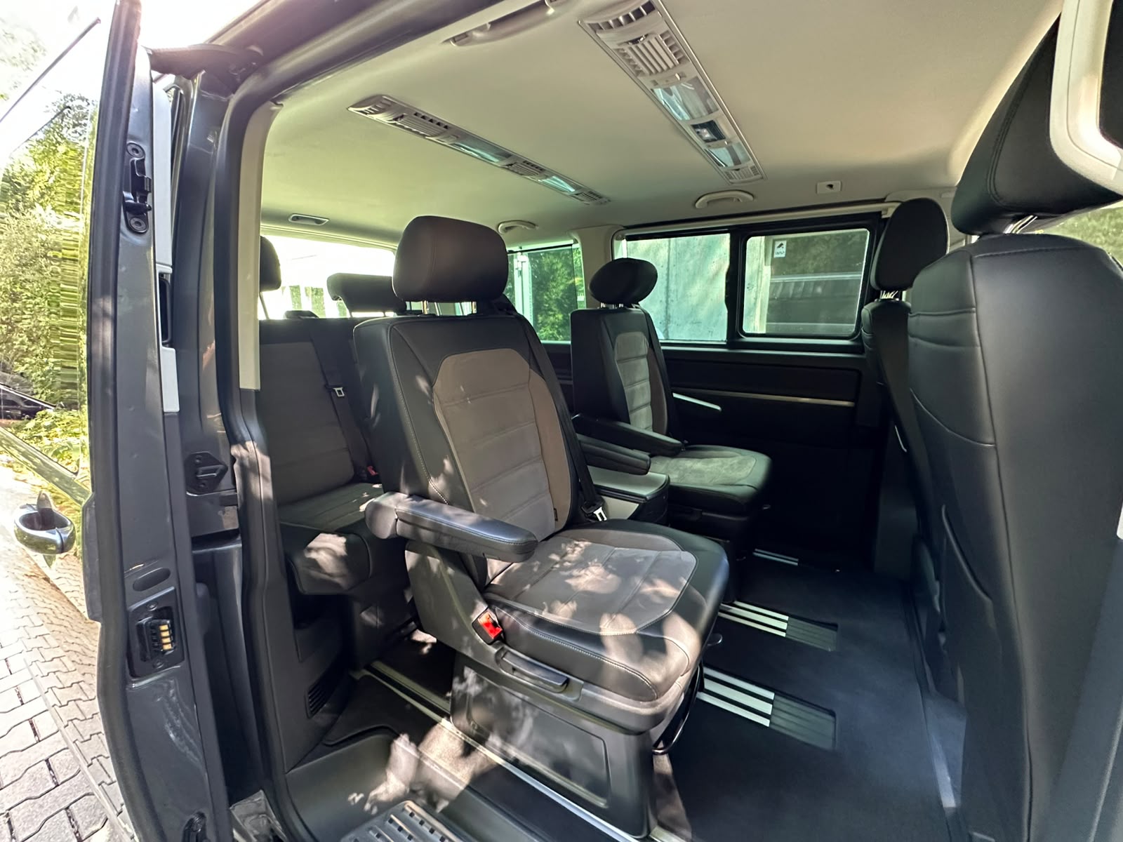 VW T6.1 Multivan 2.0 Bi-TDI Highline Liberty 4Mot. DSG-image-22