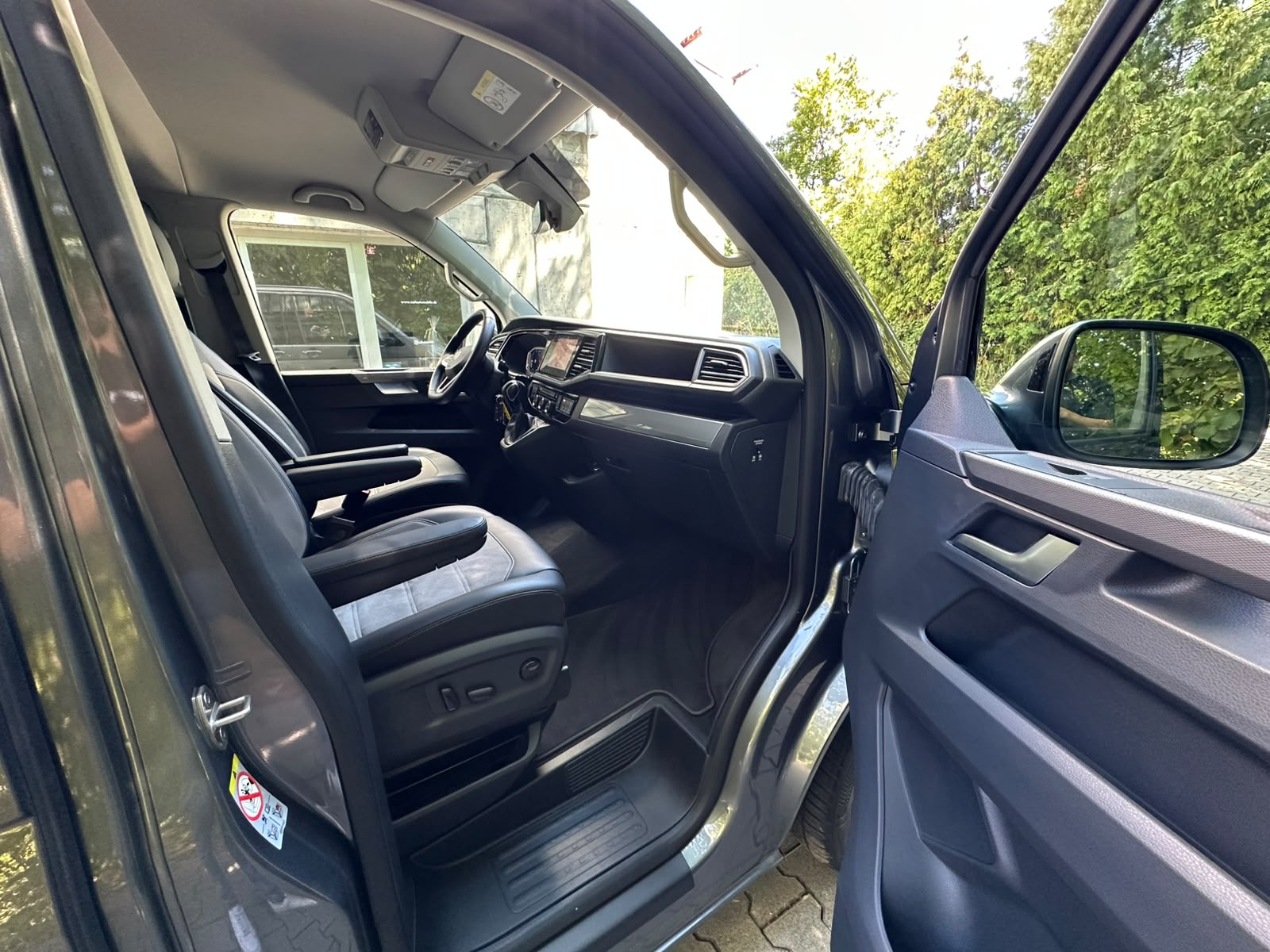 VW T6.1 Multivan 2.0 Bi-TDI Highline Liberty 4Mot. DSG-image-23