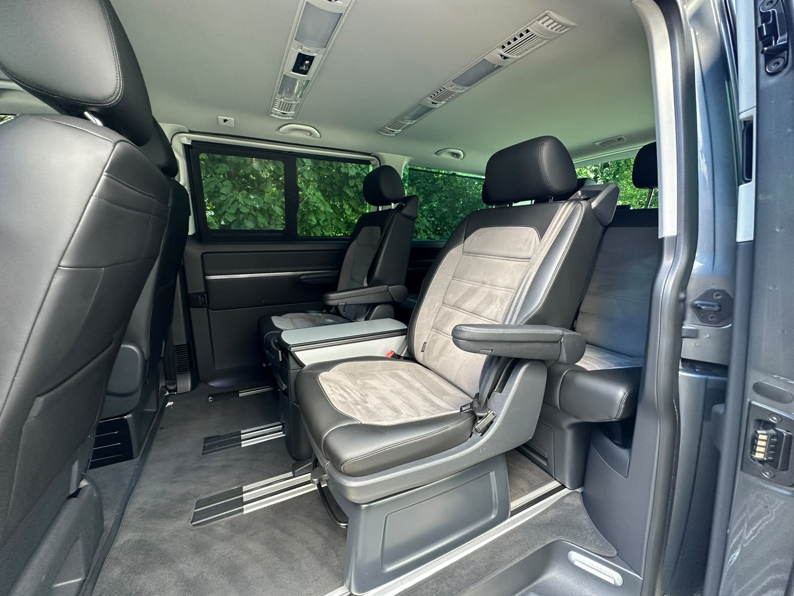 VW T6.1 Multivan 2.0 Bi-TDI Highline Liberty 4Mot. DSG-image-16