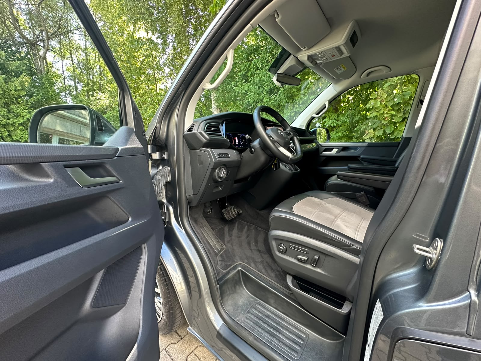 VW T6.1 Multivan 2.0 Bi-TDI Highline Liberty 4Mot. DSG-image-11
