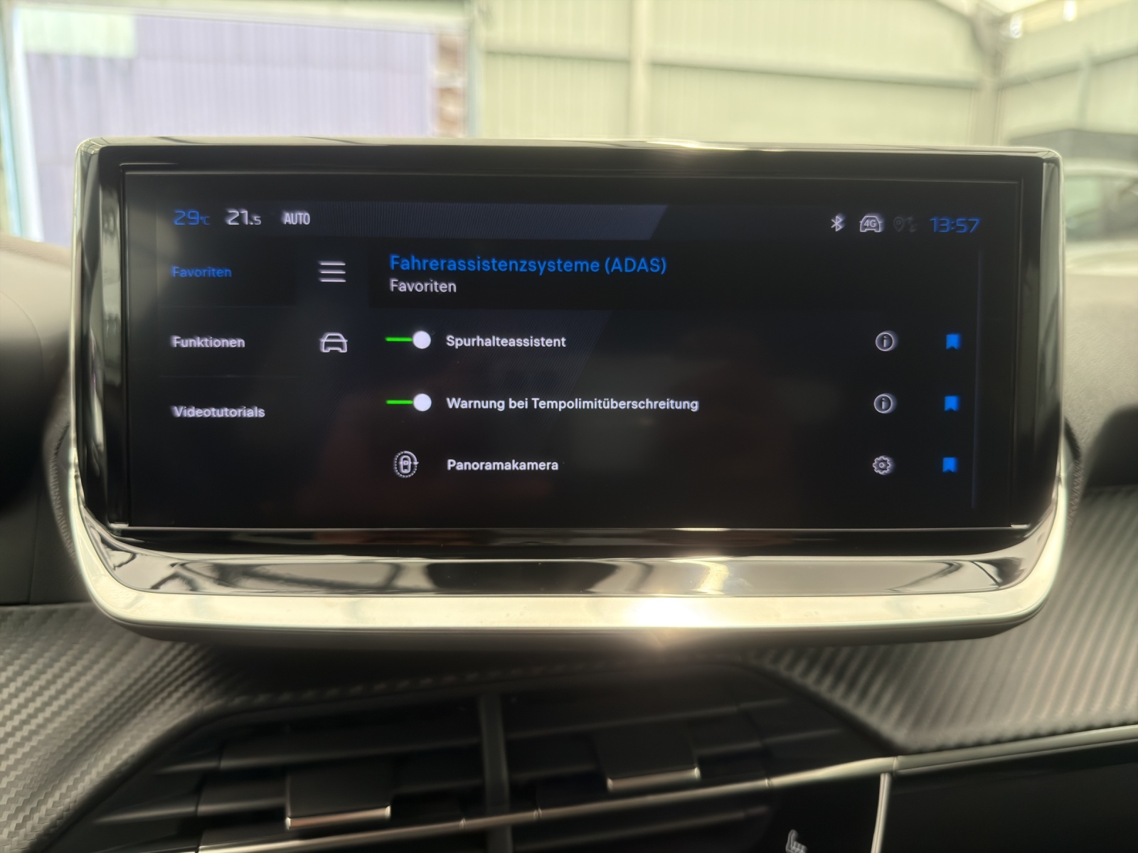 PEUGEOT 208 1.2 MHEV 110 Allure - NAVI - Rückfahrkamera-image-10