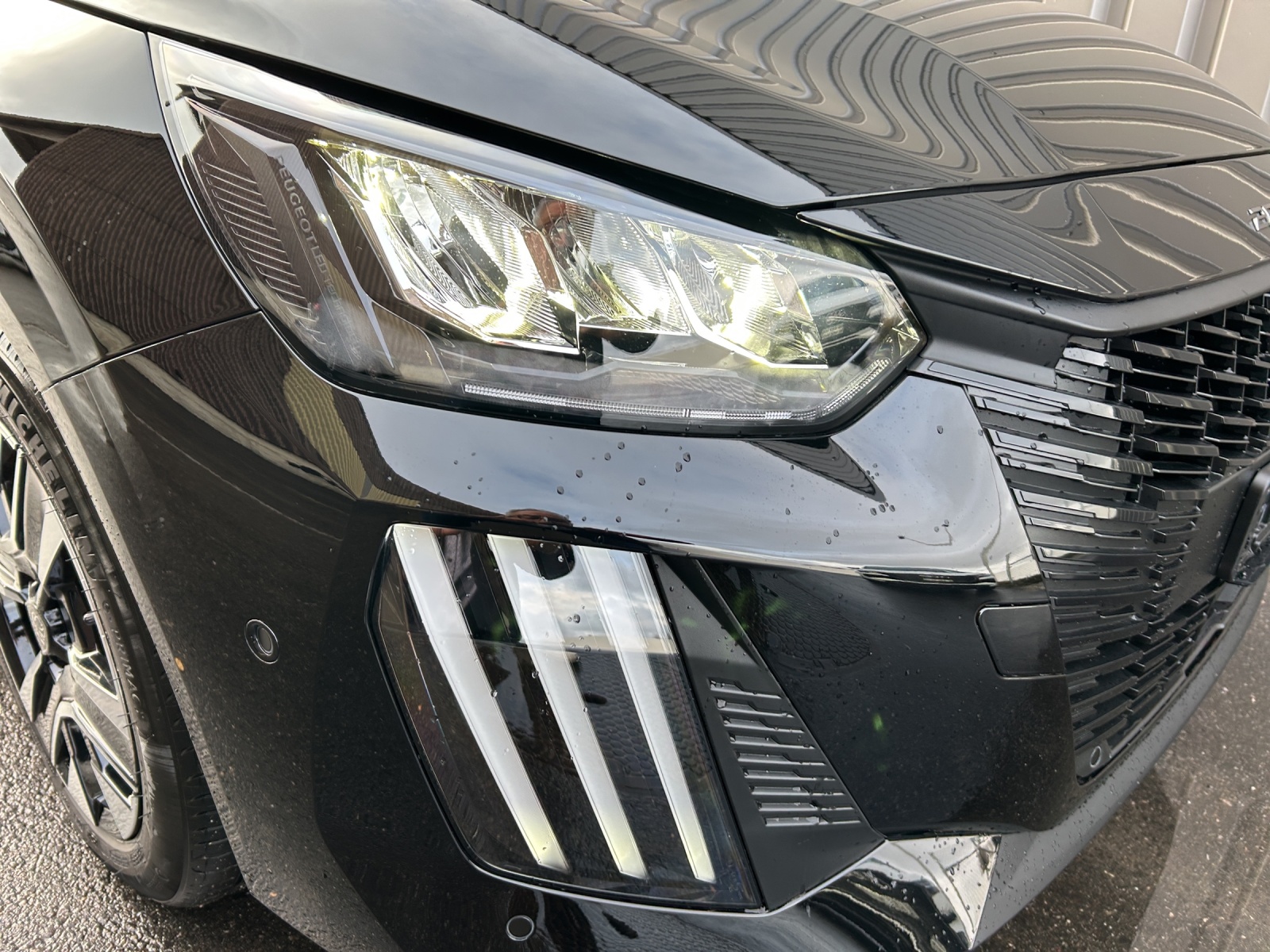 PEUGEOT 208 1.2 MHEV 110 Allure - NAVI - Rückfahrkamera-image-15