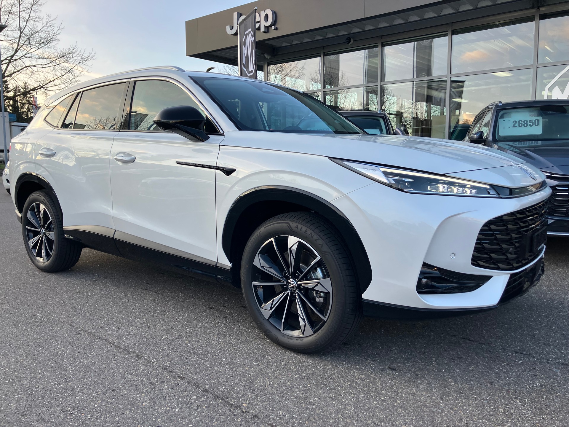 MG HS 1.5 T Hybrid+ Luxury-image-1
