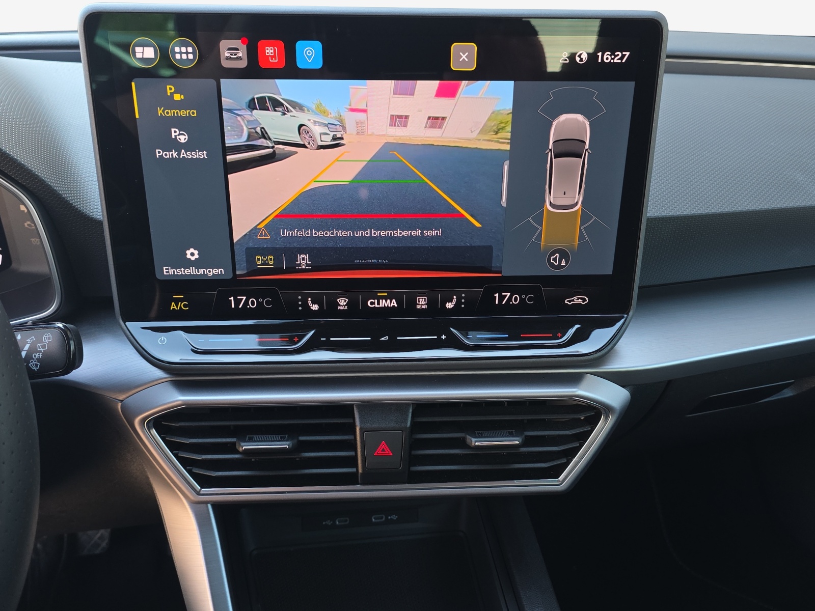 SEAT Leon 1.5 eTSI mHEV DSG FR-image-10