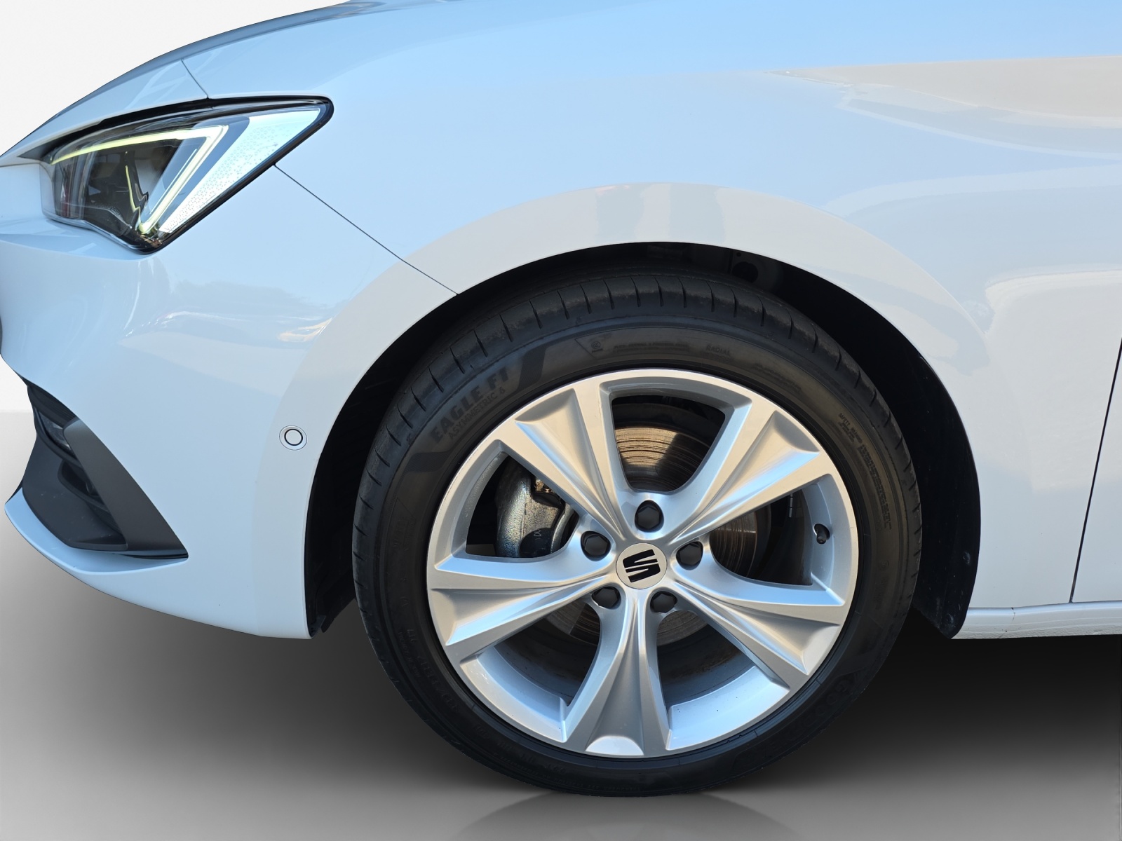 SEAT Leon 1.5 eTSI mHEV DSG FR-image-13