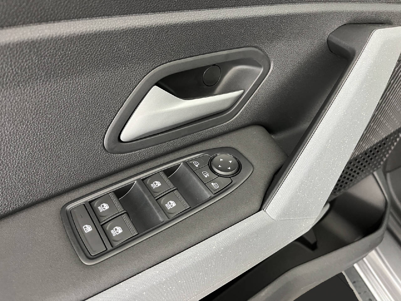 DACIA Duster 1.2 Hybrid Journey 4WD-image-13