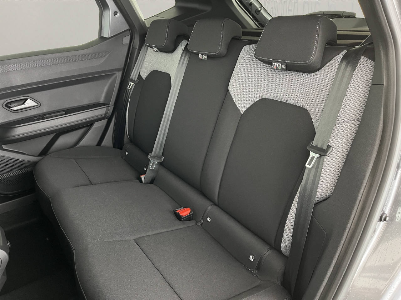 DACIA Duster 1.2 Hybrid Journey 4WD-image-16