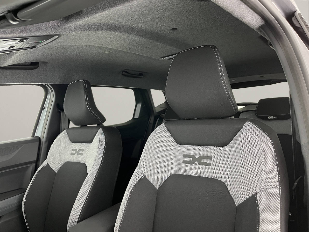 DACIA Duster 1.2 Hybrid Journey 4WD-image-14