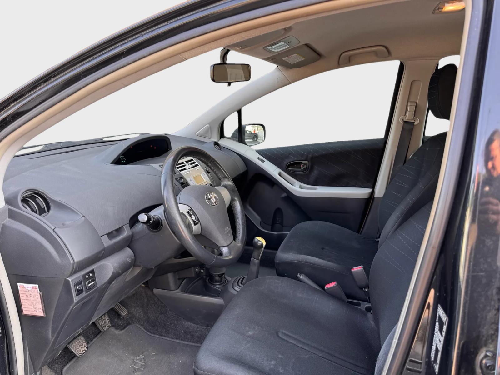 TOYOTA Yaris 1.3 Linea Luna-image-6