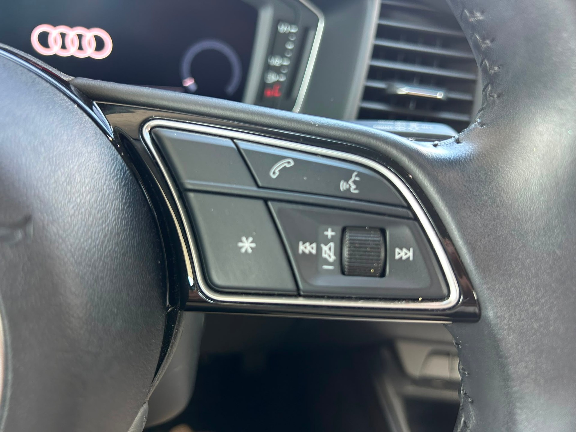 AUDI A1 Sportback 35 TFSI advanced S-tronic-image-11