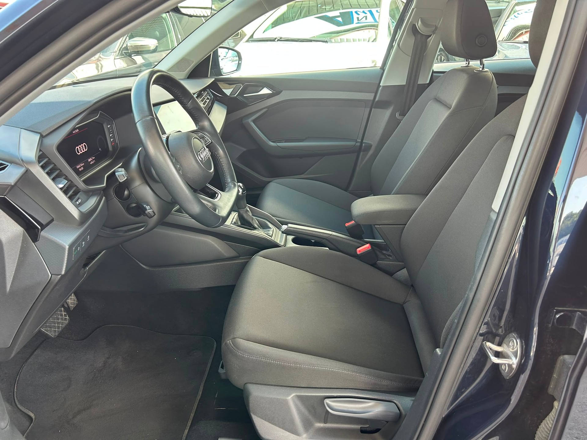 AUDI A1 Sportback 35 TFSI advanced S-tronic-image-8