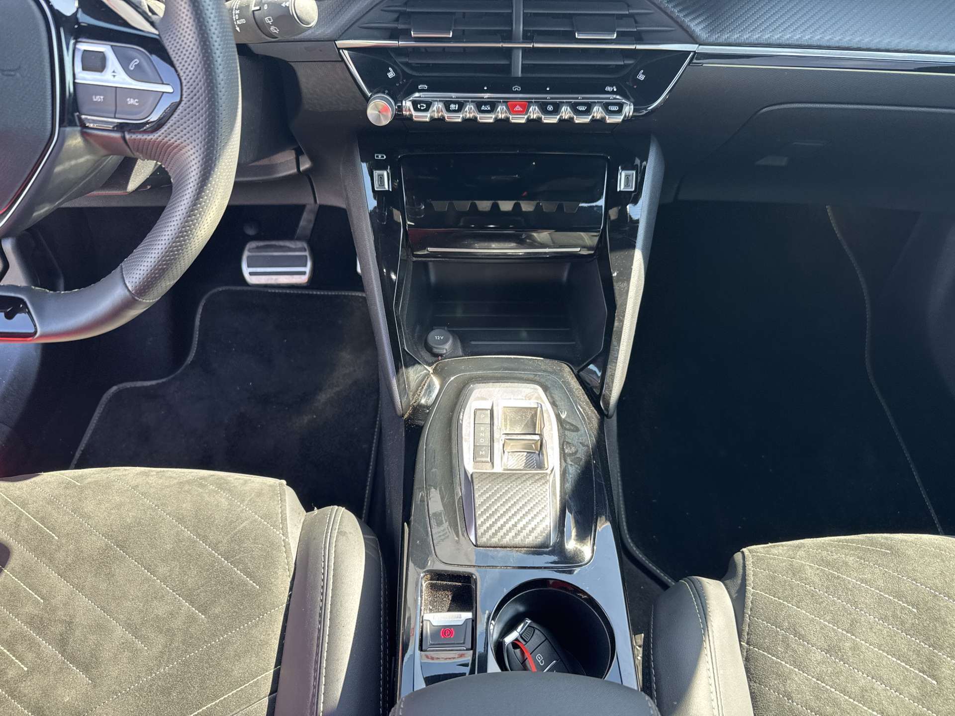 PEUGEOT 2008 1.2 PureTech GT Automat-image-11
