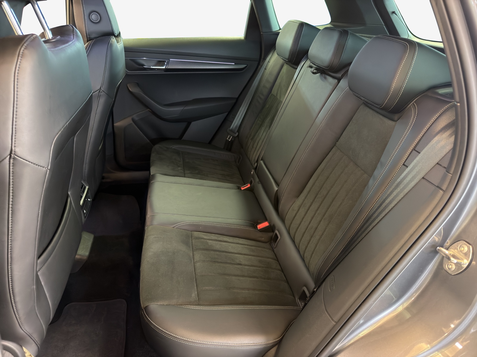 SKODA Karoq 2.0 TSI SportLine 4x4 DSG-image-11
