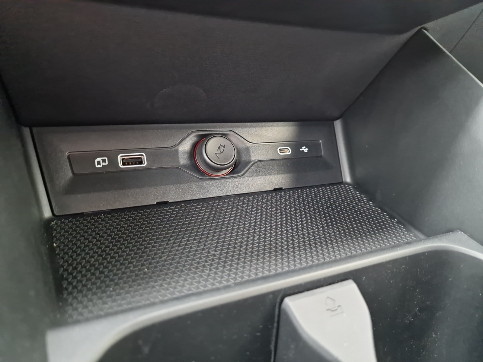 MG MG3 1.5 Voll-Hybrid Luxury Automat 195 PS-image-21