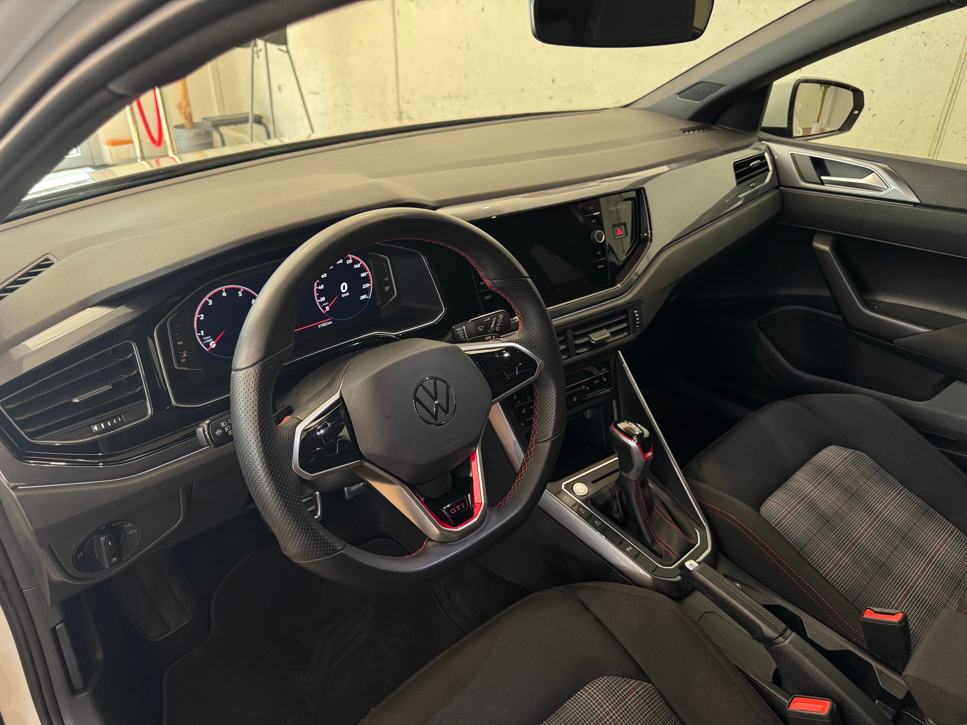 VW Polo 2.0 TSI GTI DSG || CH-FZG || TRAVEL ASSIST || RÜCKFAHRKAMERA || APPLE CARPLAY-image-18