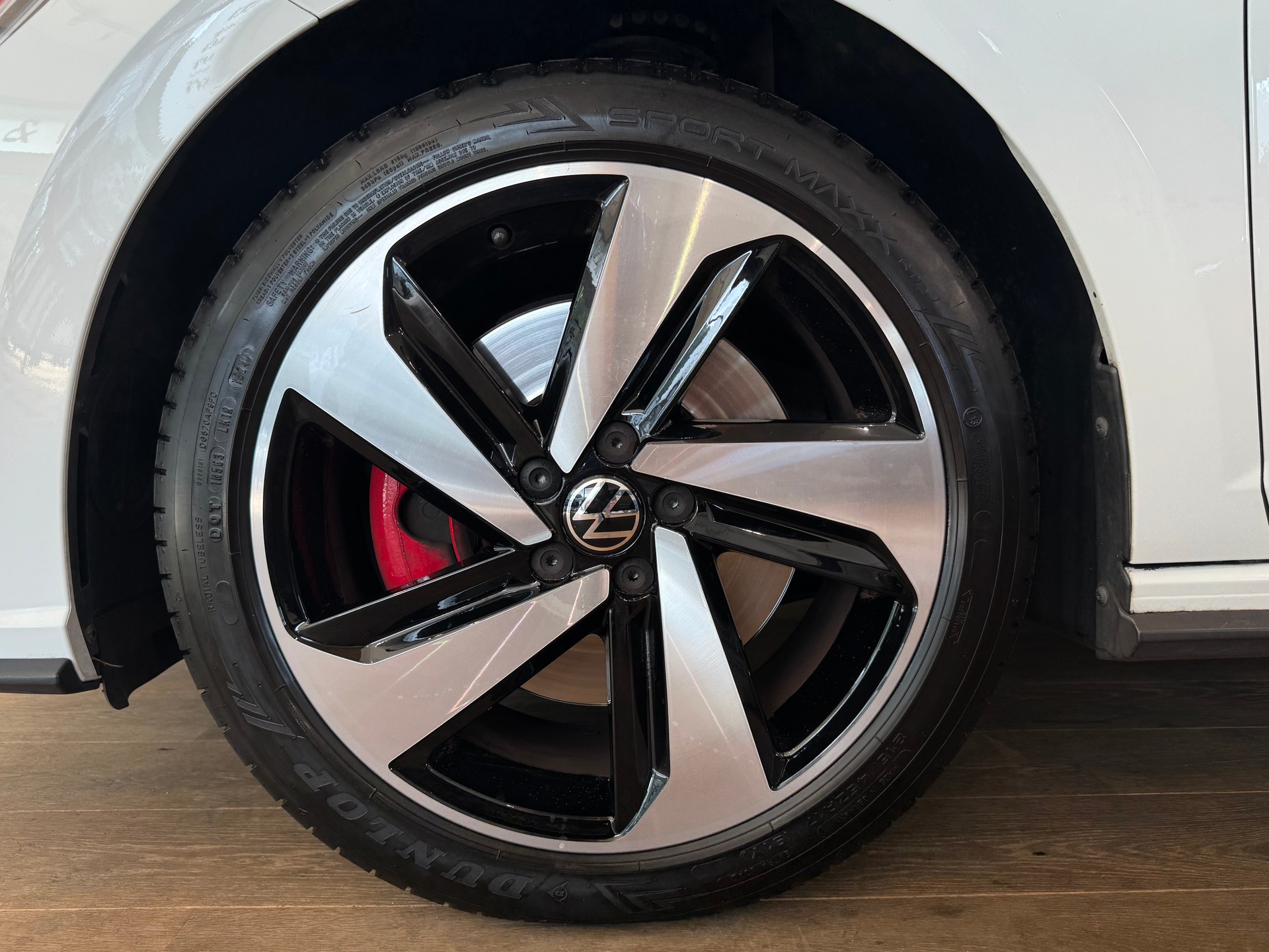 VW Polo 2.0 TSI GTI DSG || CH-FZG || TRAVEL ASSIST || RÜCKFAHRKAMERA || APPLE CARPLAY-image-6