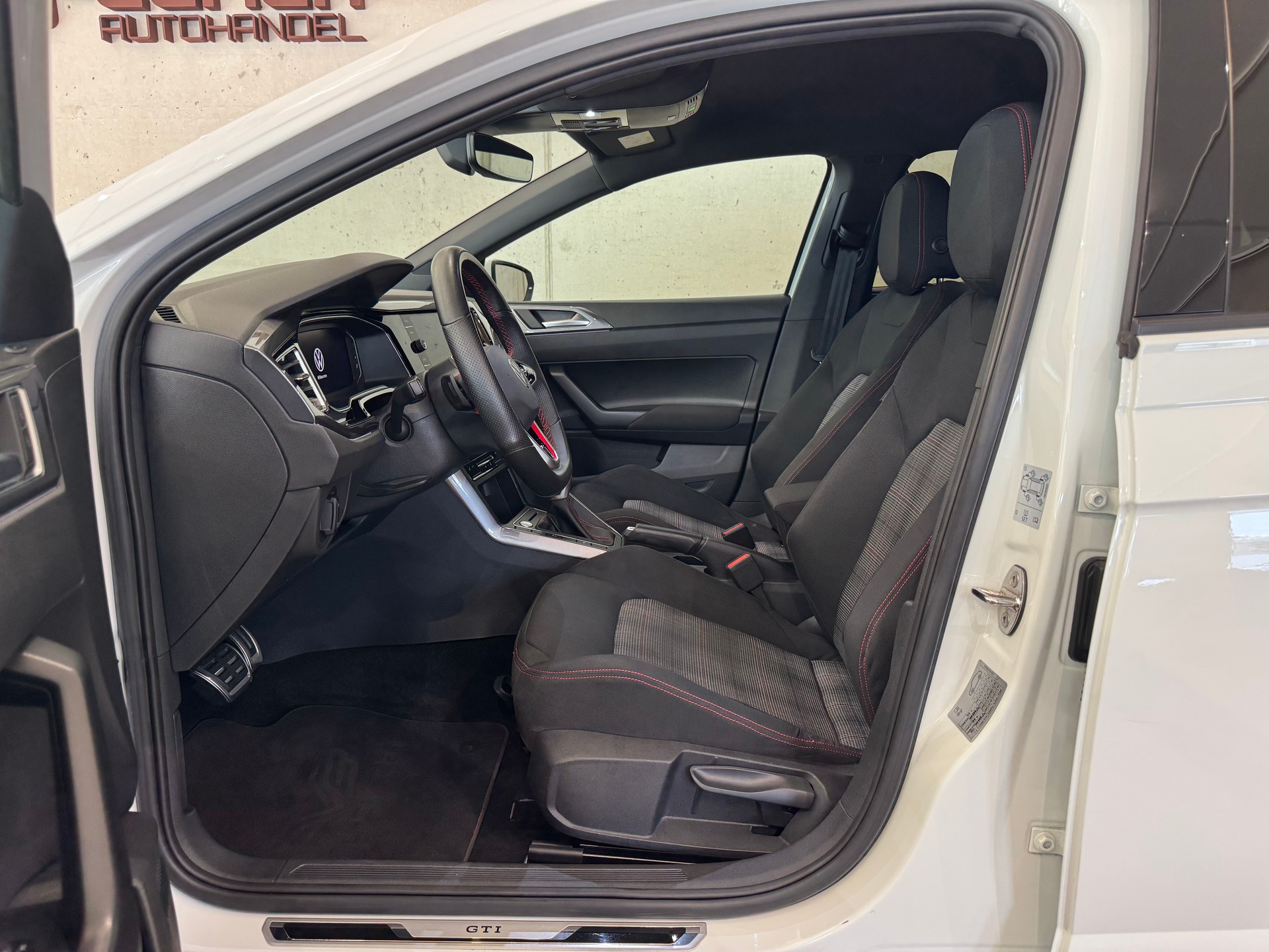 VW Polo 2.0 TSI GTI DSG || CH-FZG || TRAVEL ASSIST || RÜCKFAHRKAMERA || APPLE CARPLAY-image-17