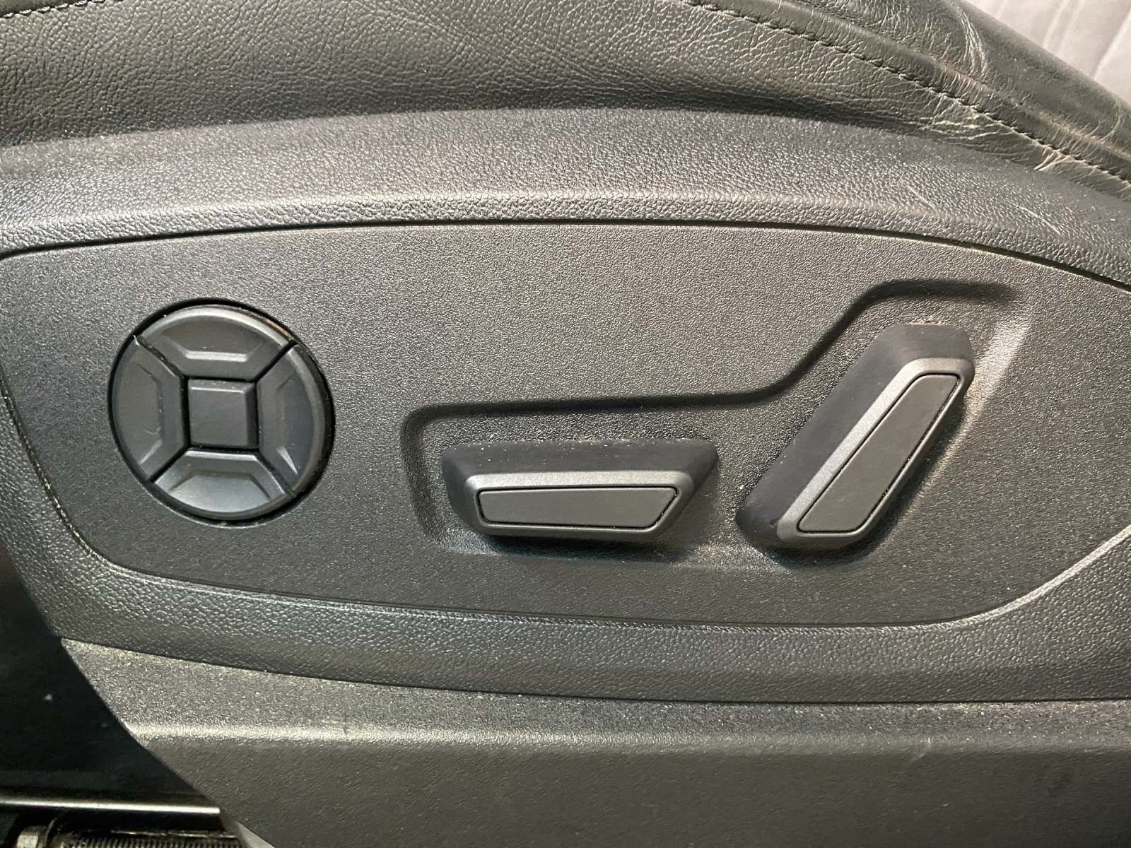 AUDI e-tron 55 Advanced quattro-image-13