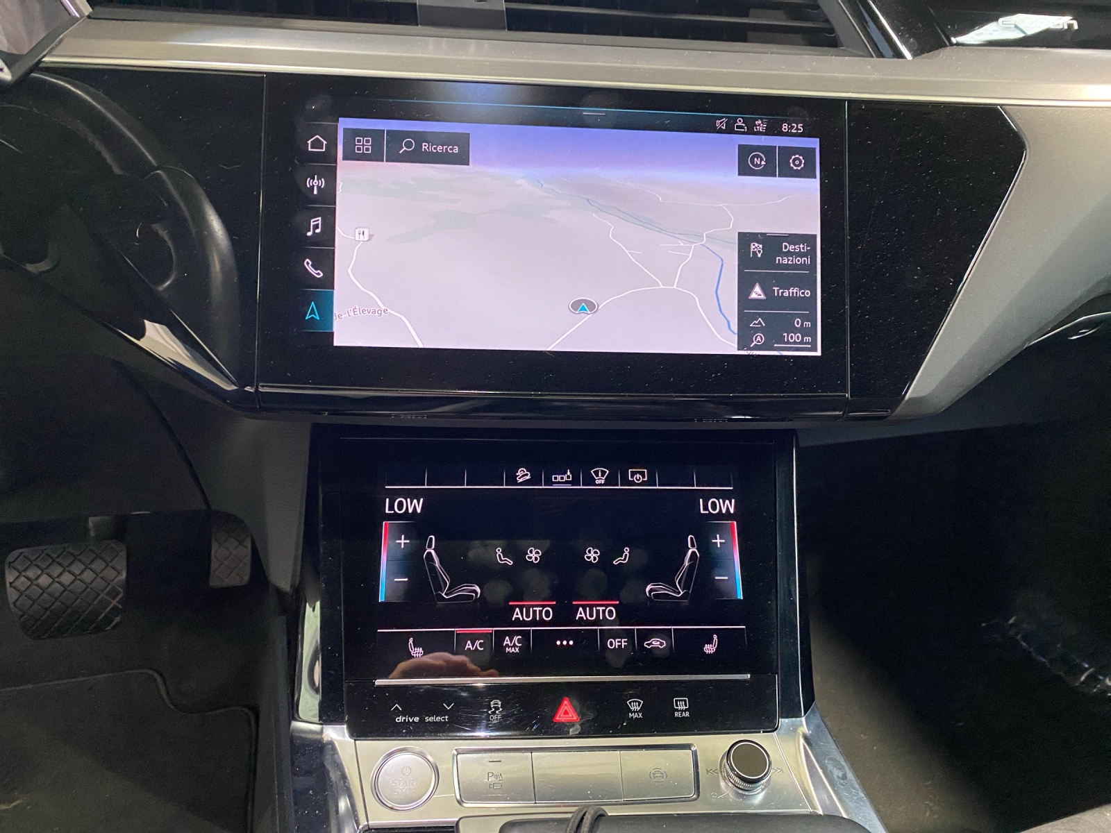 AUDI e-tron 55 Advanced quattro-image-10