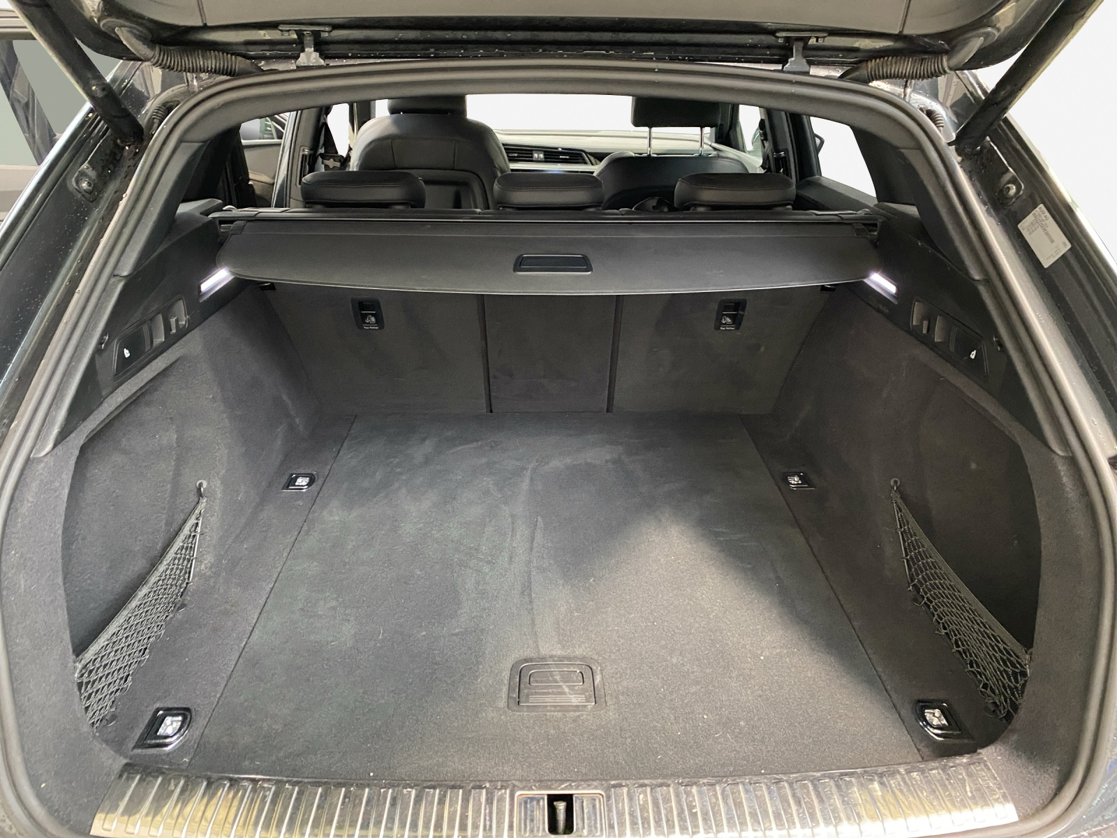 AUDI e-tron 55 Advanced quattro-image-12