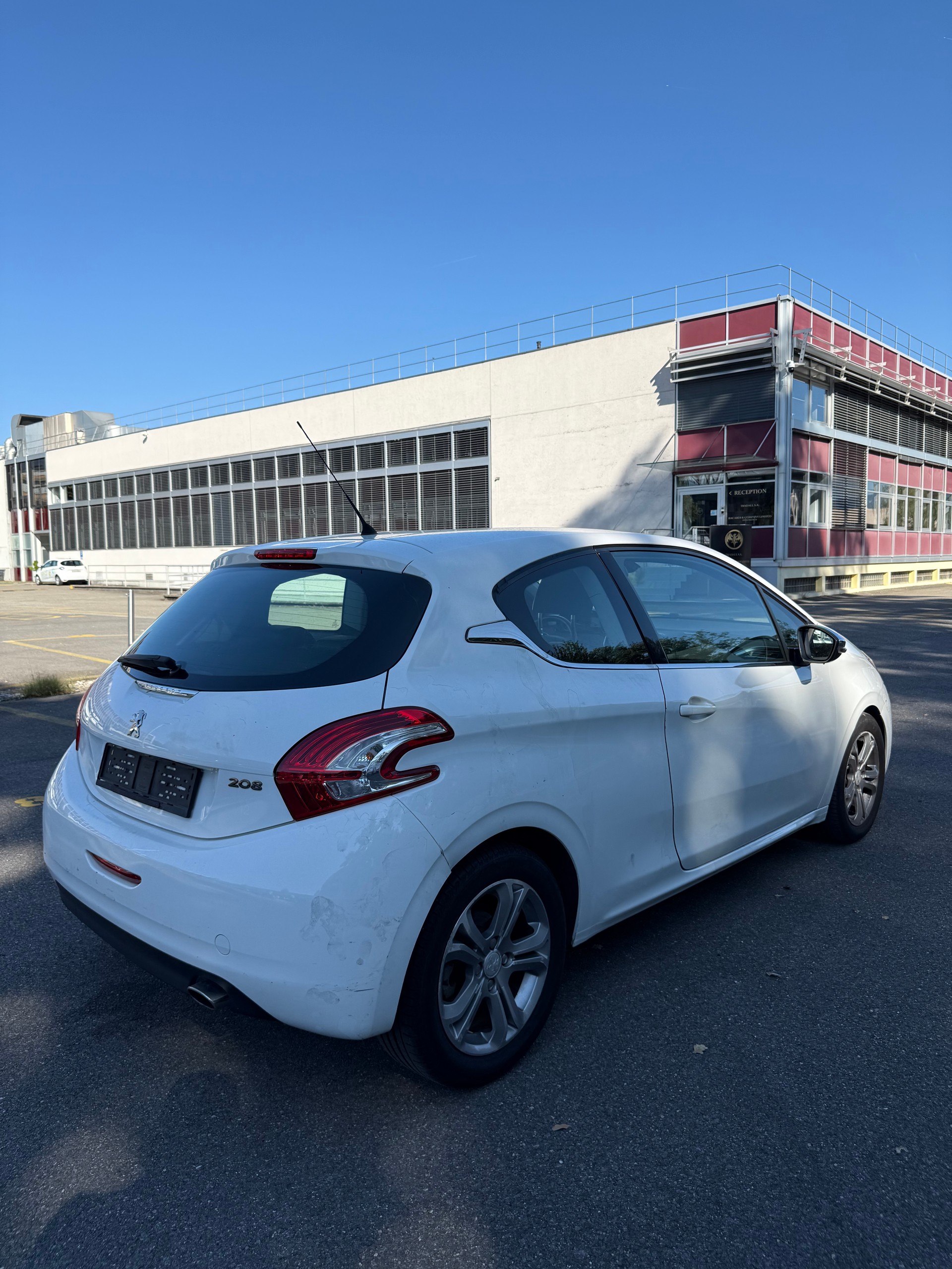 PEUGEOT 208 1.6 VTI Allure-image-3