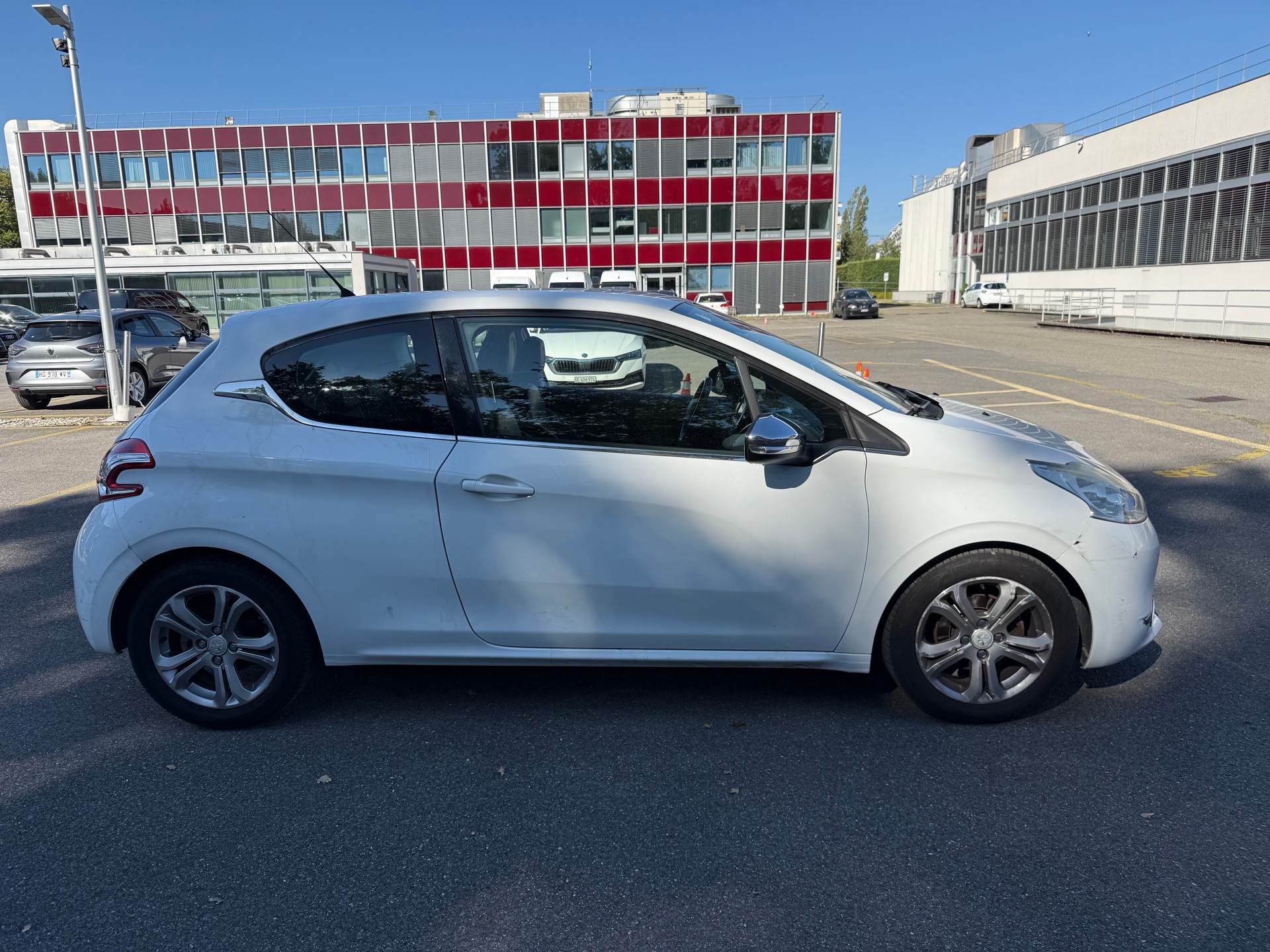 PEUGEOT 208 1.6 VTI Allure-image-4