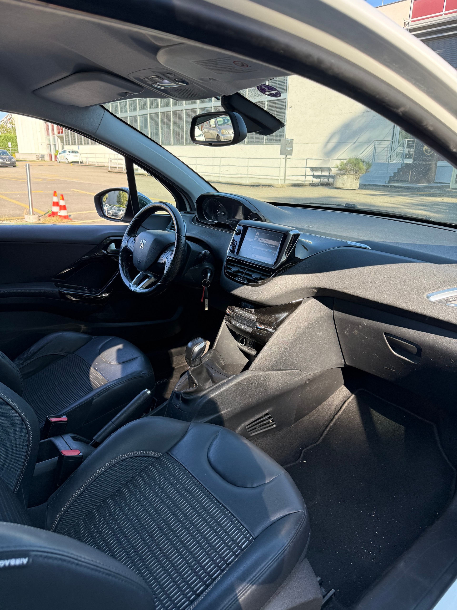 PEUGEOT 208 1.6 VTI Allure-image-7