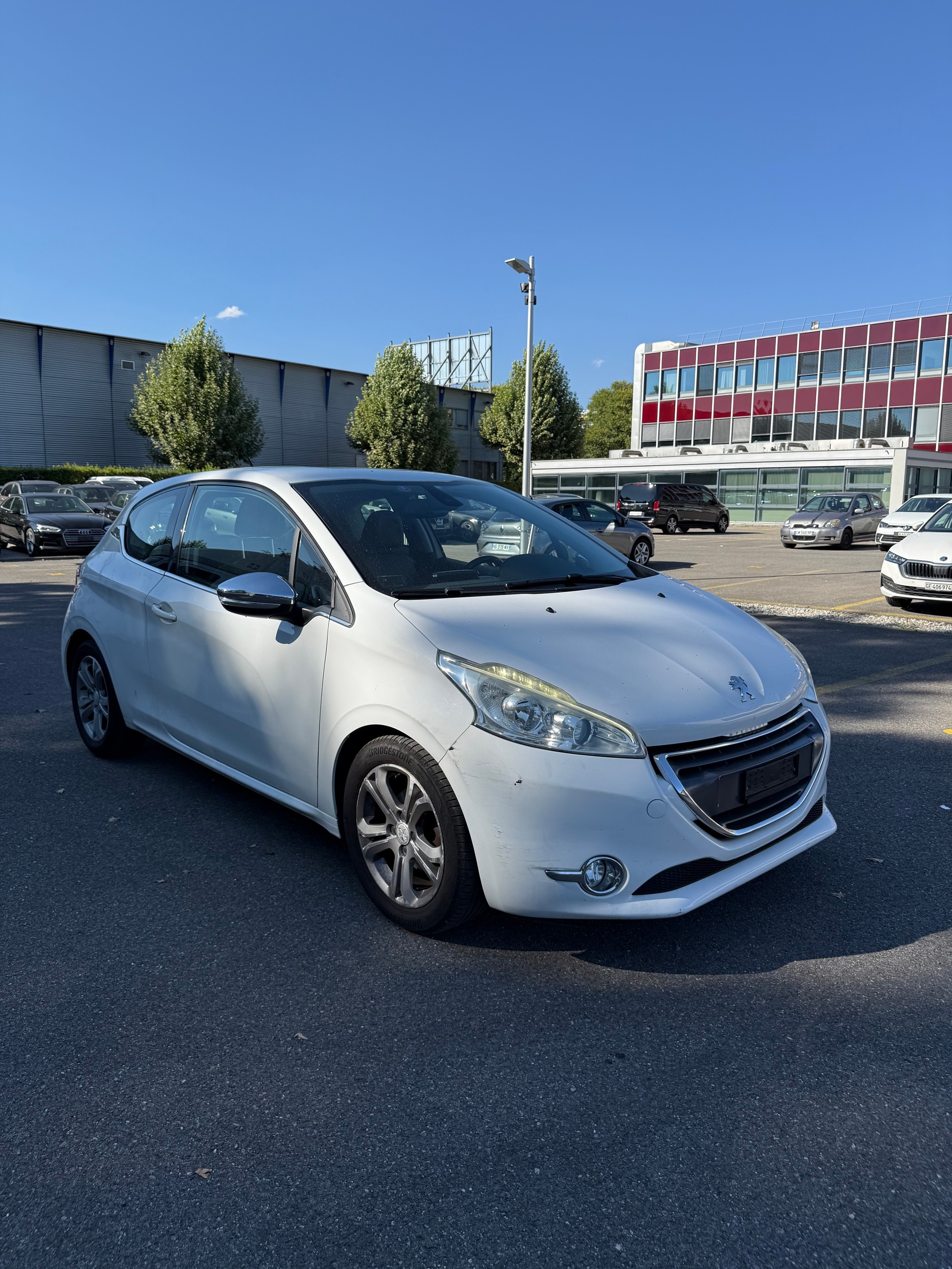 PEUGEOT 208 1.6 VTI Allure-image-5
