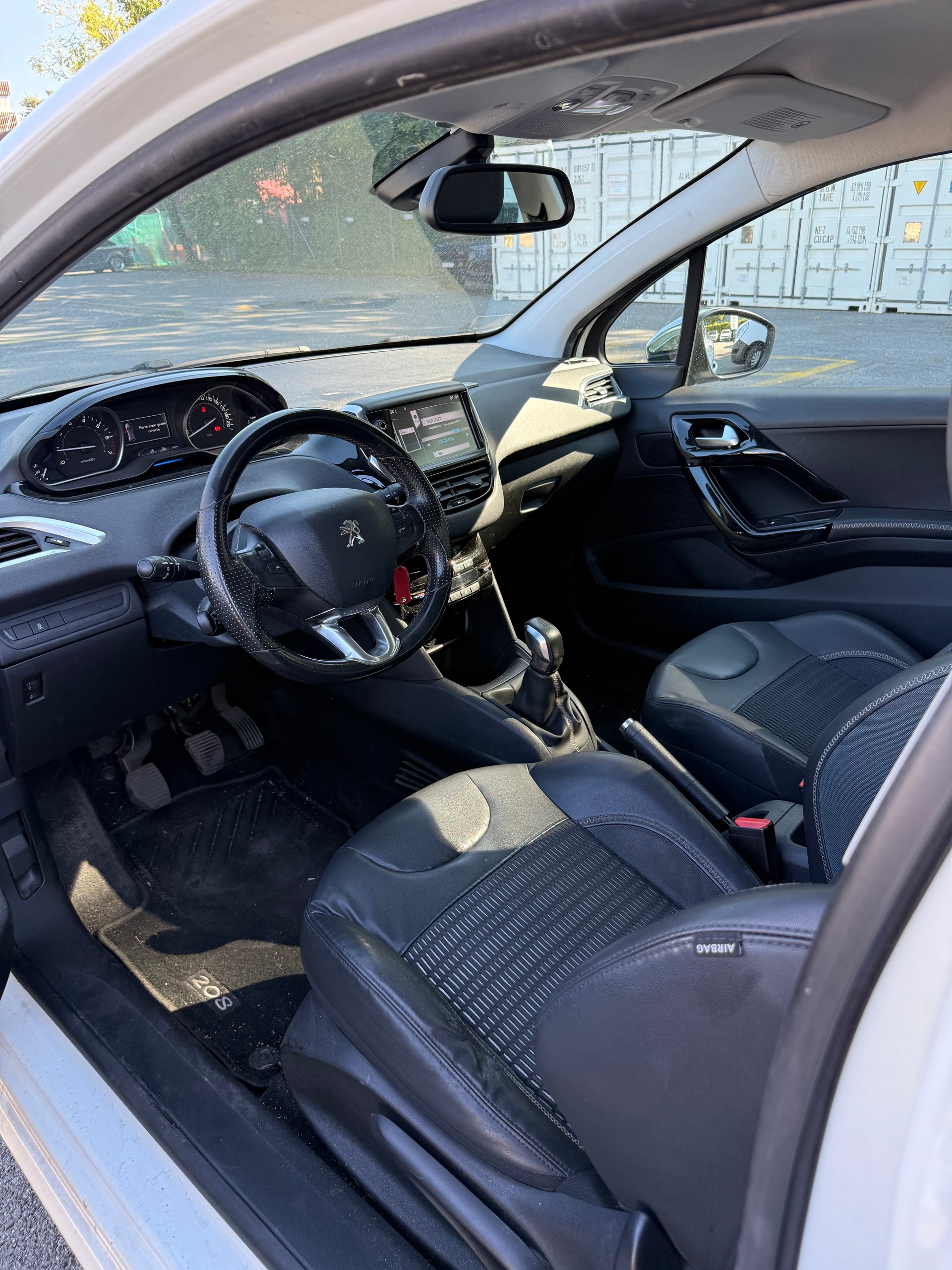 PEUGEOT 208 1.6 VTI Allure-image-9