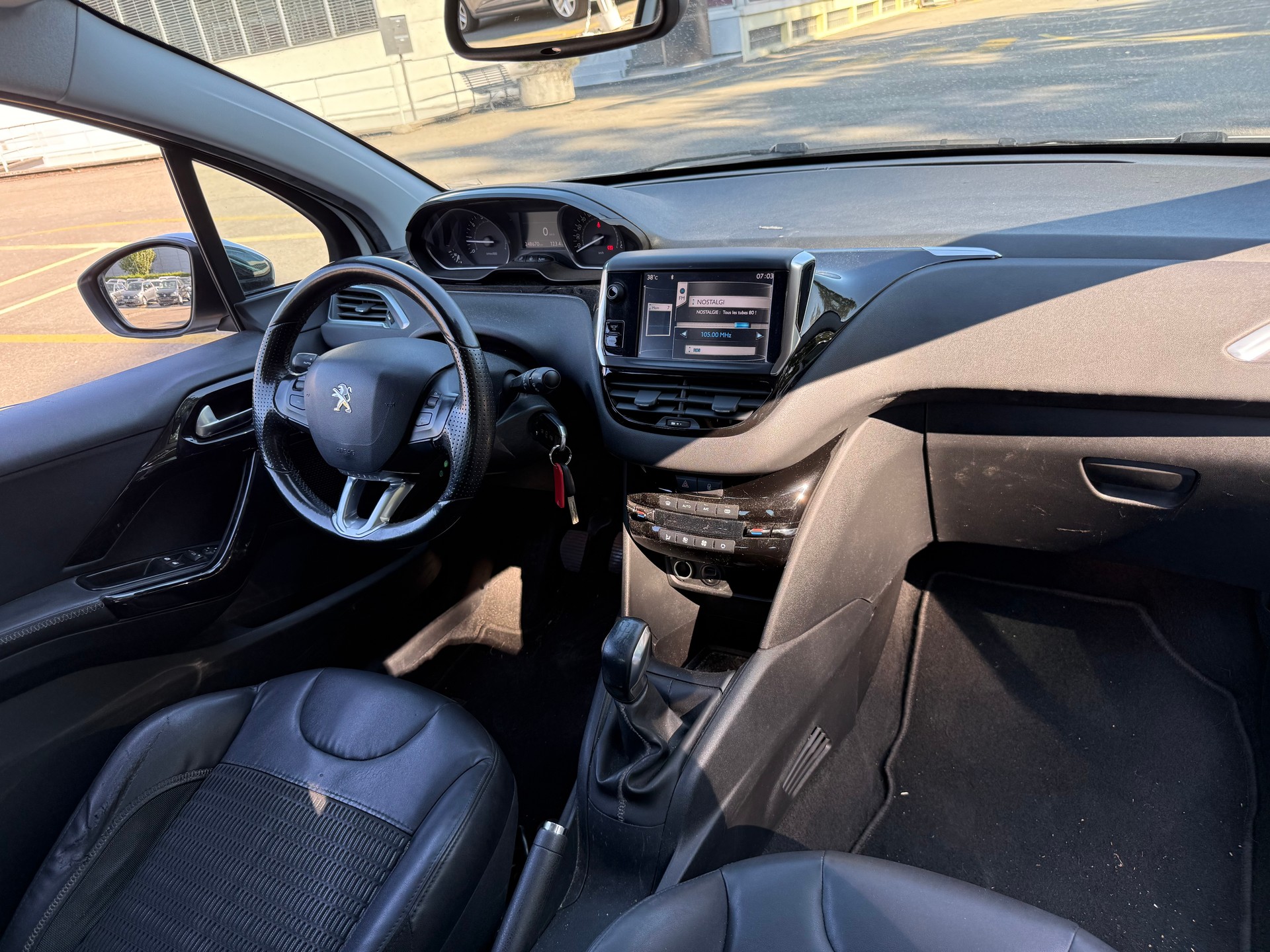 PEUGEOT 208 1.6 VTI Allure-image-8