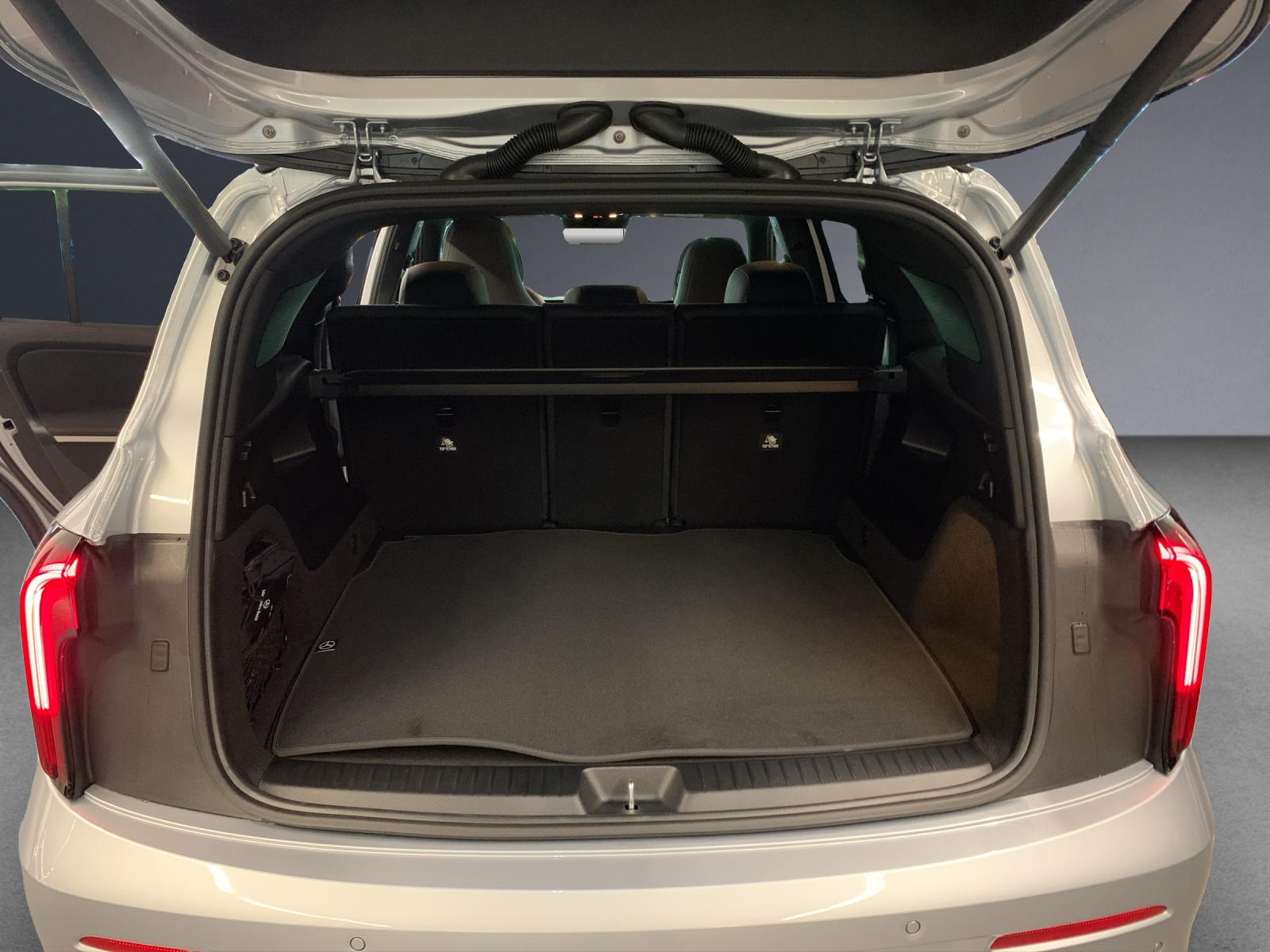 MERCEDES-BENZ GLB 200 4MATIC 8G-Tronic-image-11