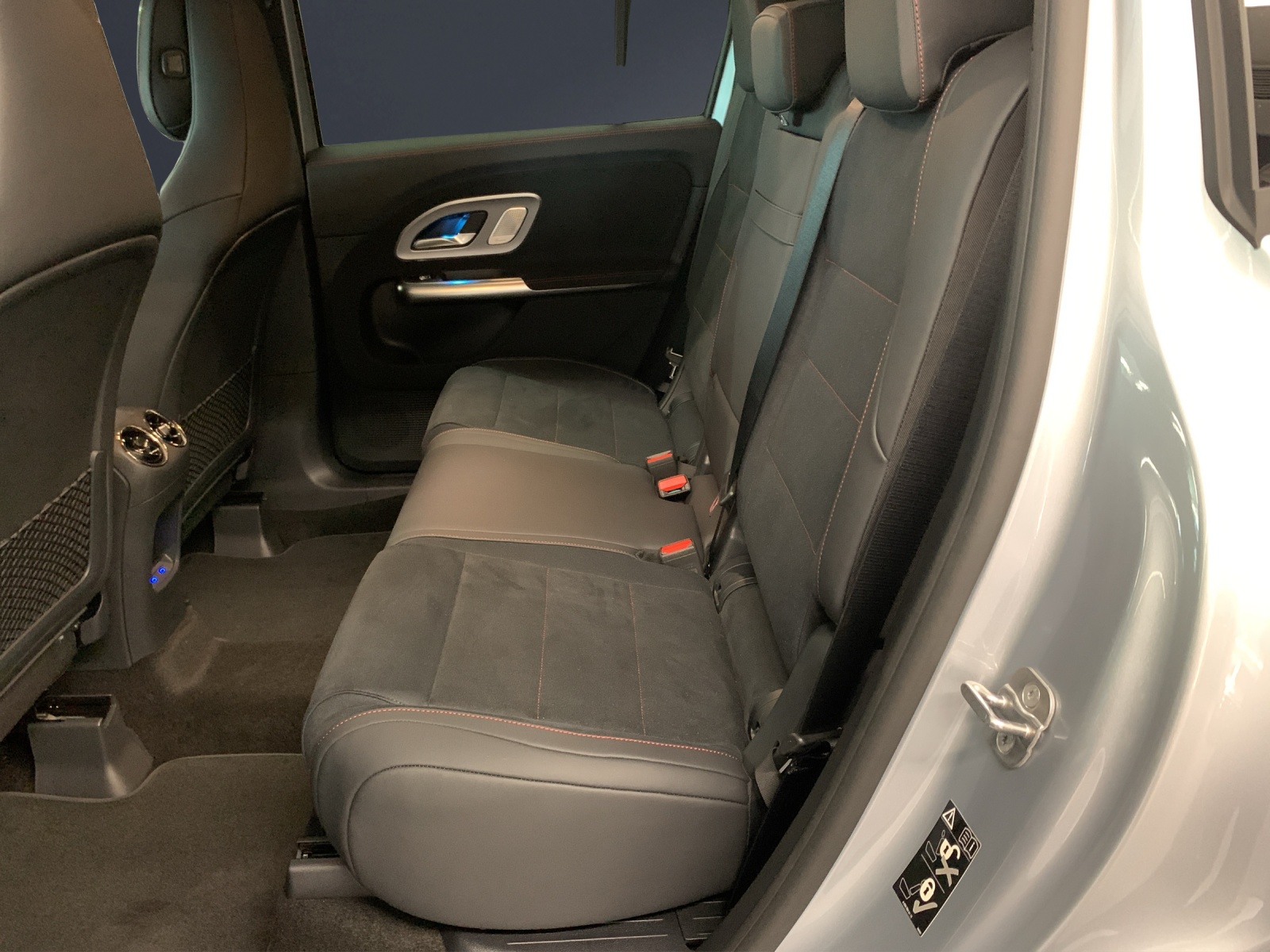 MERCEDES-BENZ GLB 200 4MATIC 8G-Tronic-image-10