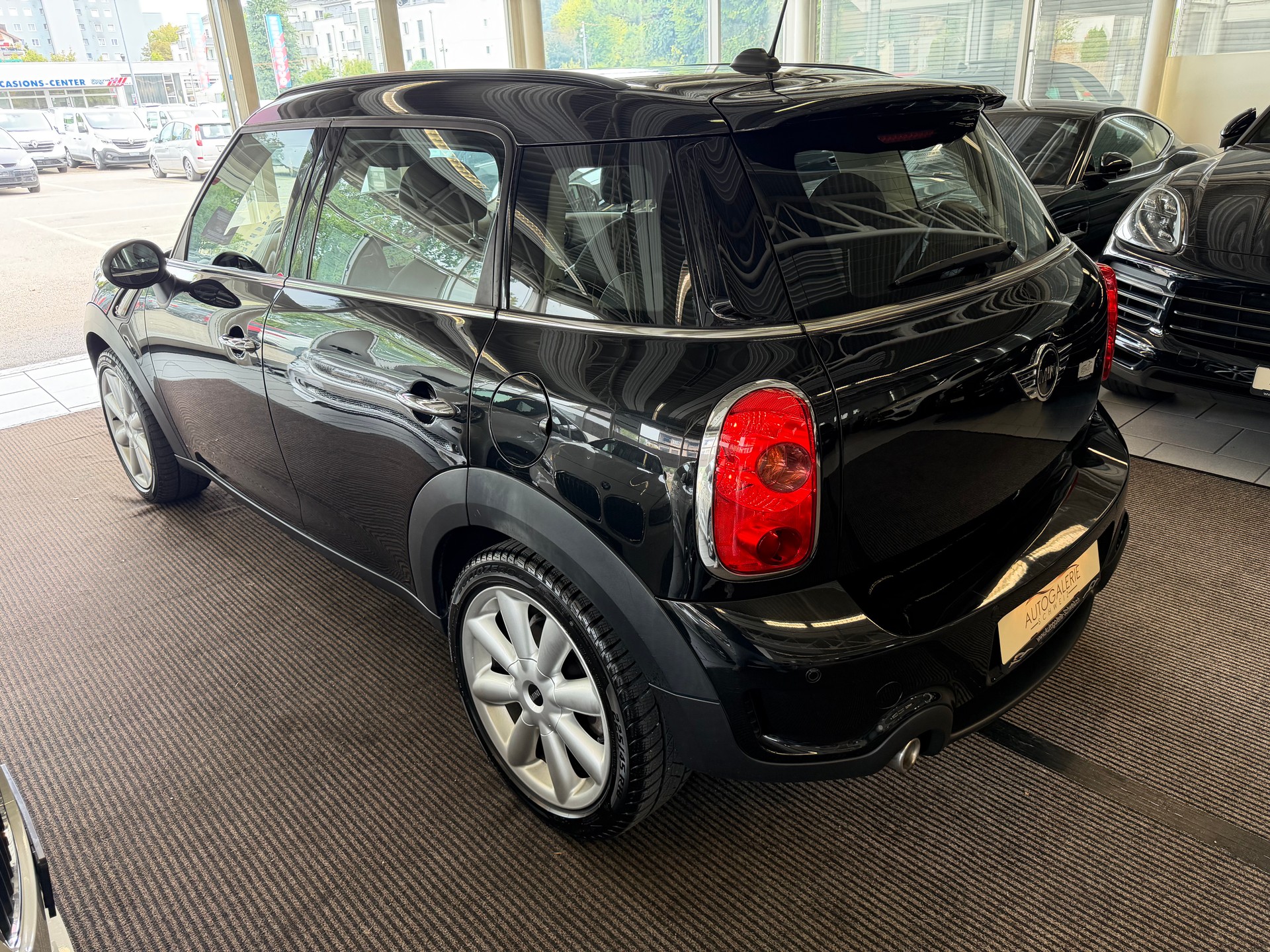 MINI Countryman Cooper SD ALL4 Steptronic Snowhill | CH Fahrzeug | Chili | Wired | Xenon | NAVI | -image-21