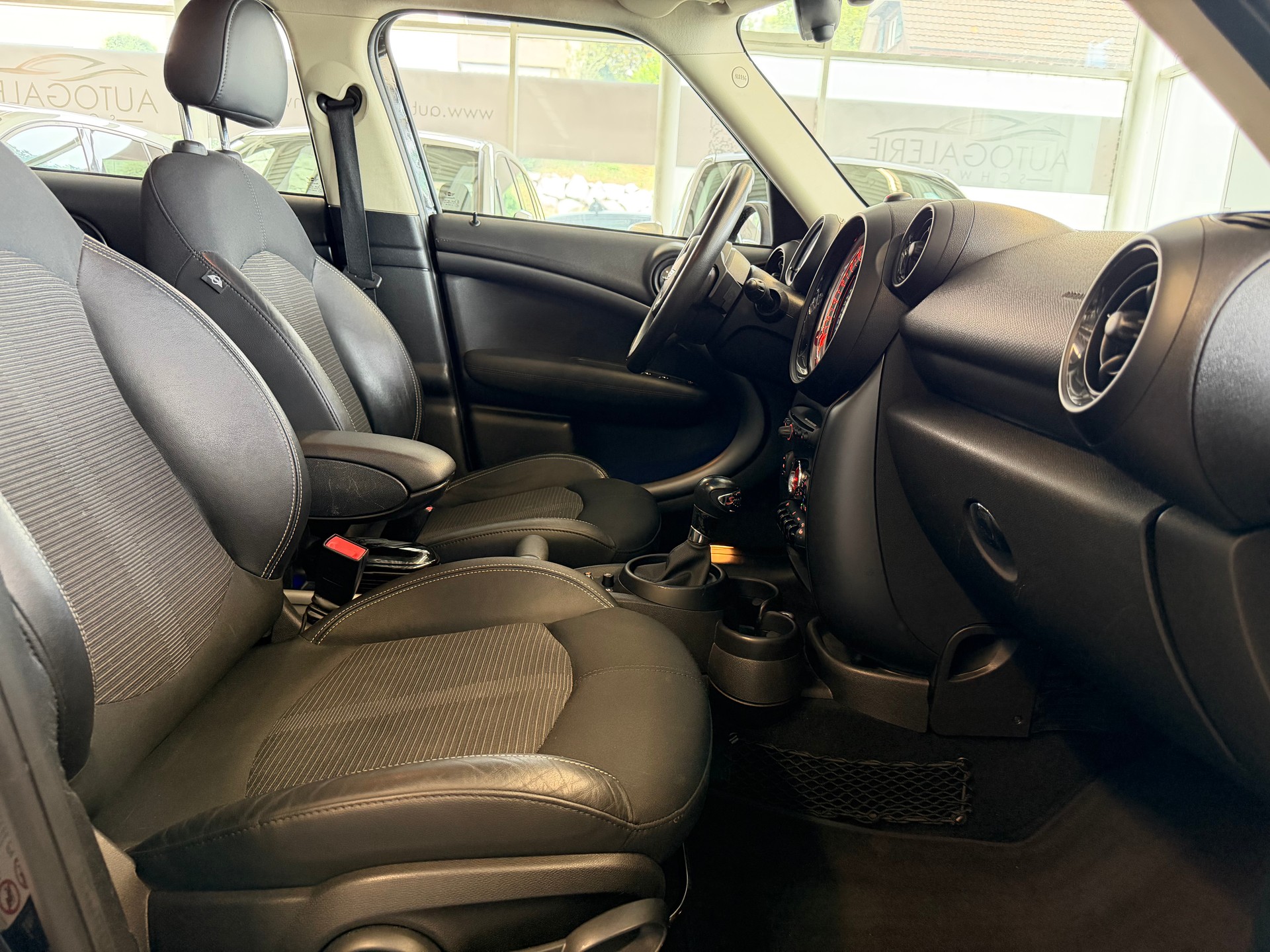 MINI Countryman Cooper SD ALL4 Steptronic Snowhill | CH Fahrzeug | Chili | Wired | Xenon | NAVI | -image-28