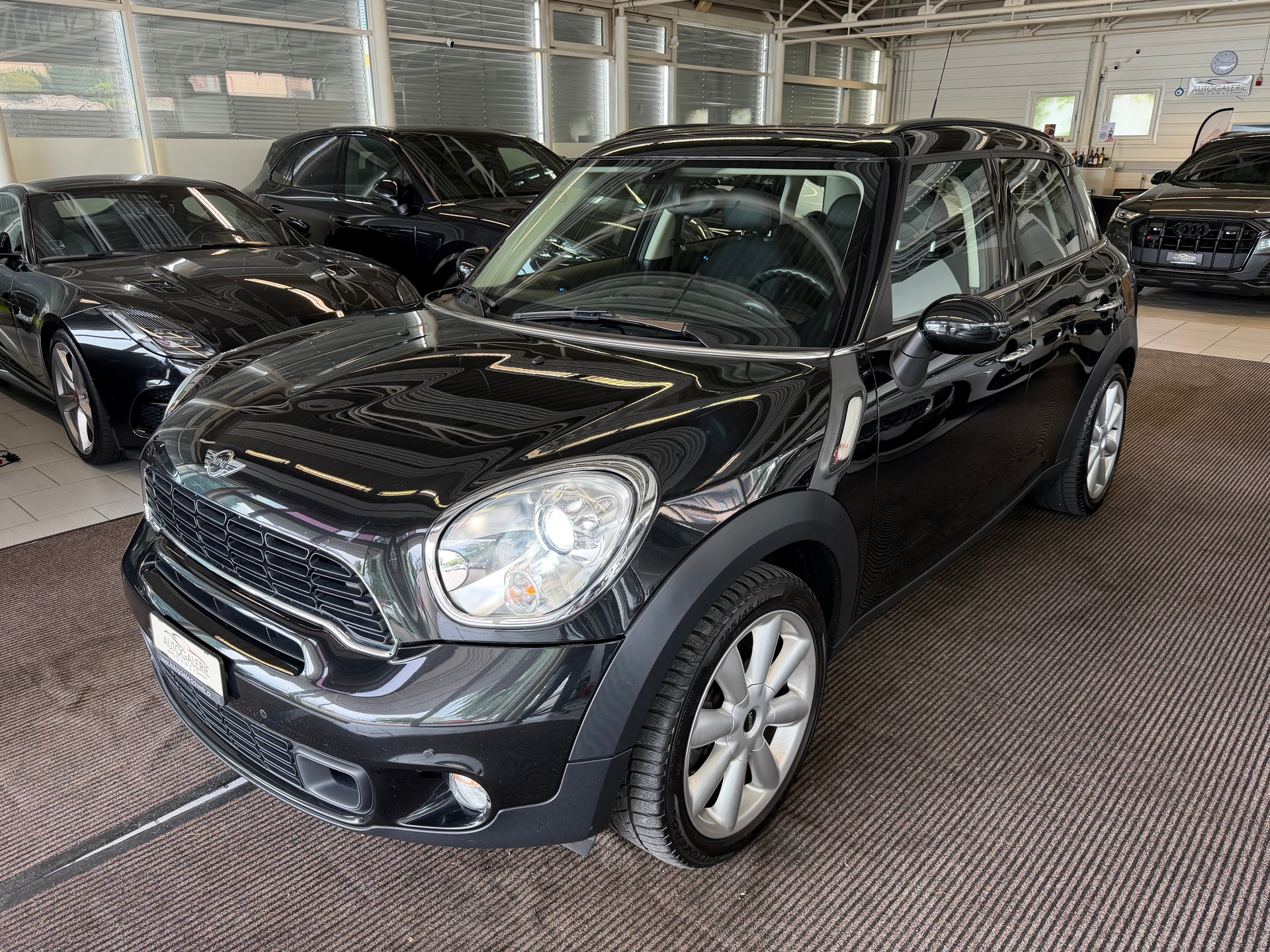 MINI Countryman Cooper SD ALL4 Steptronic Snowhill | CH Fahrzeug | Chili | Wired | Xenon | NAVI | -image-8