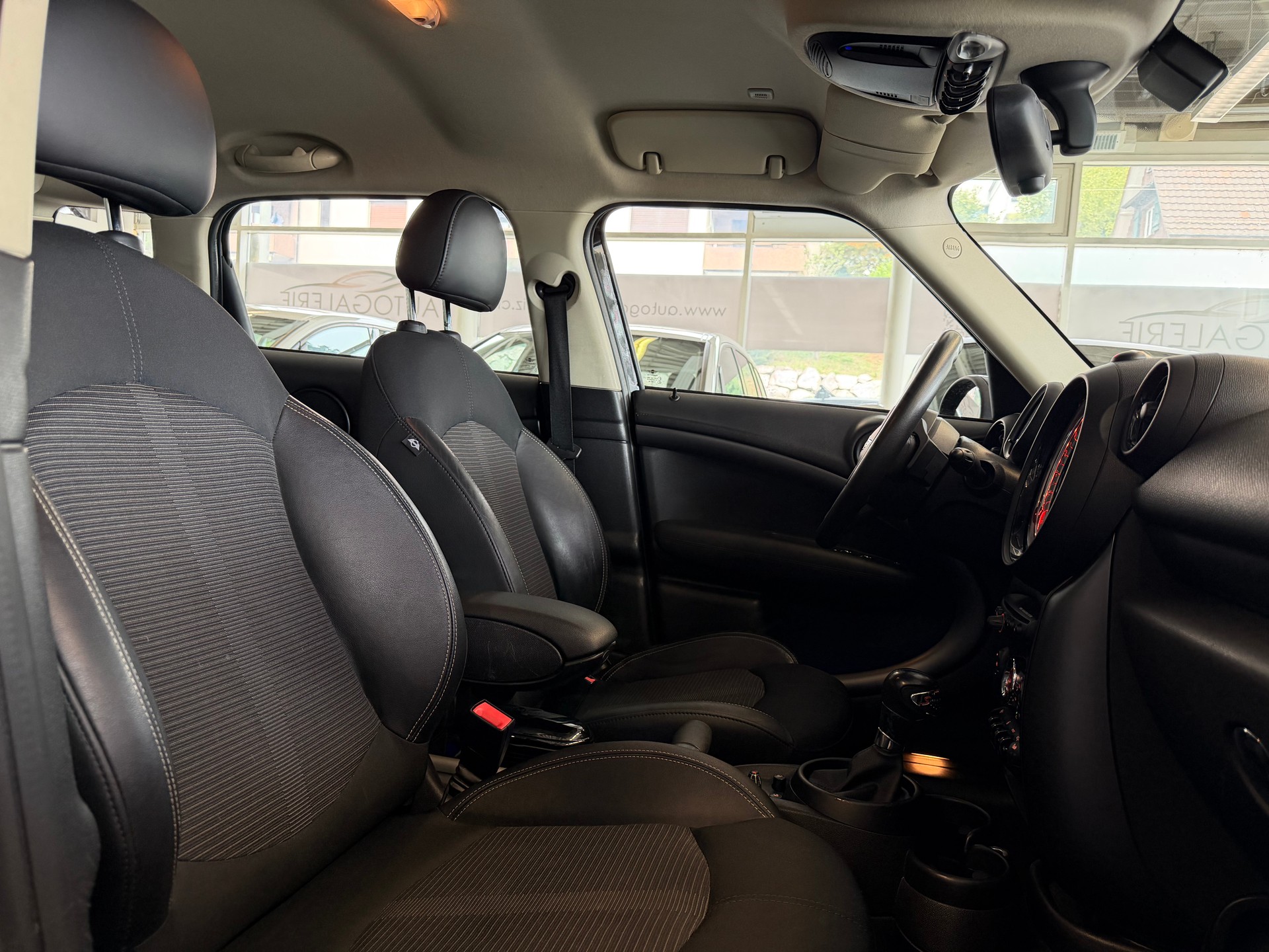 MINI Countryman Cooper SD ALL4 Steptronic Snowhill | CH Fahrzeug | Chili | Wired | Xenon | NAVI | -image-29