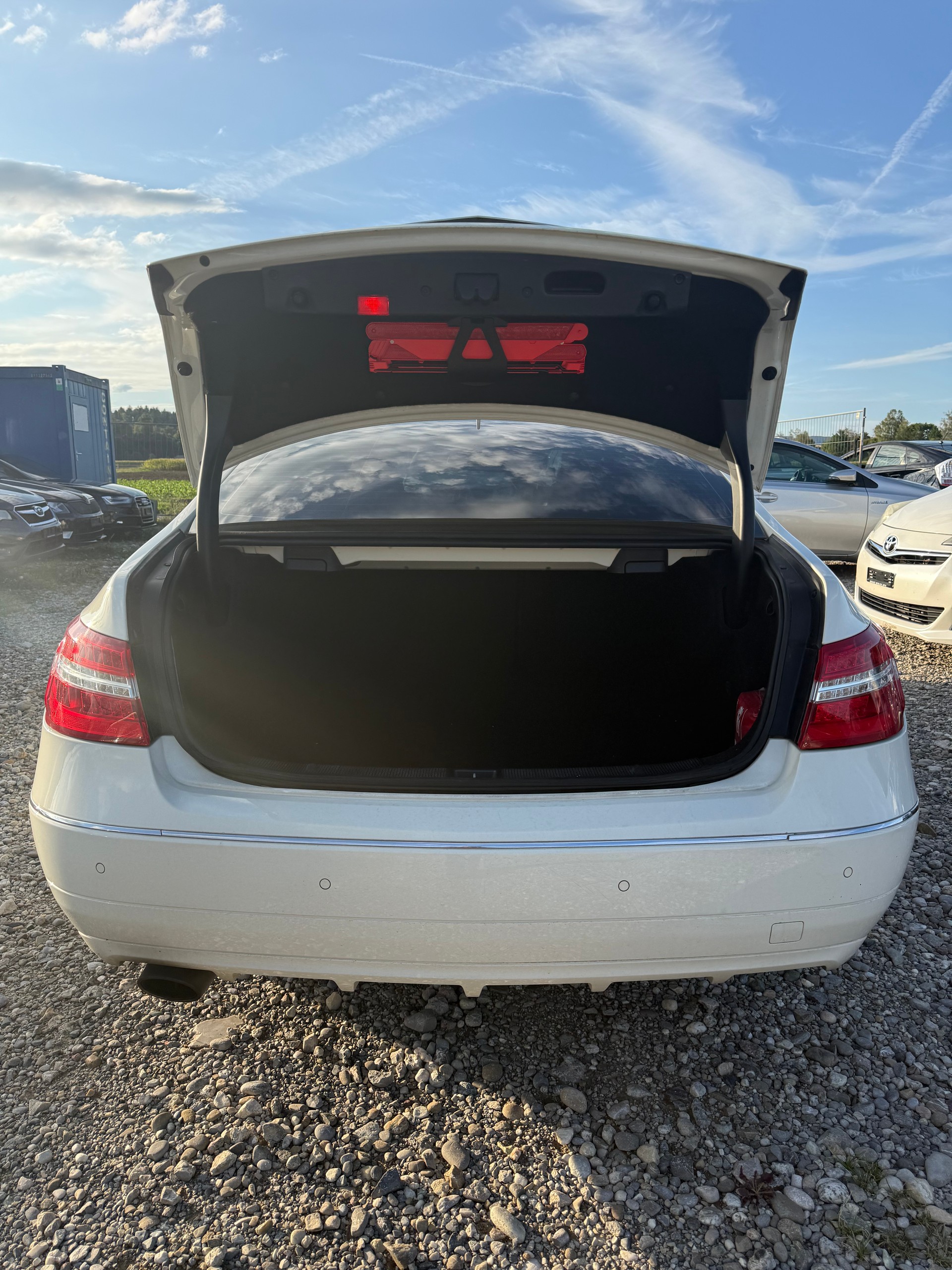 MERCEDES-BENZ E 250 CGI BlueEfficiency 7G-Tronic-image-12