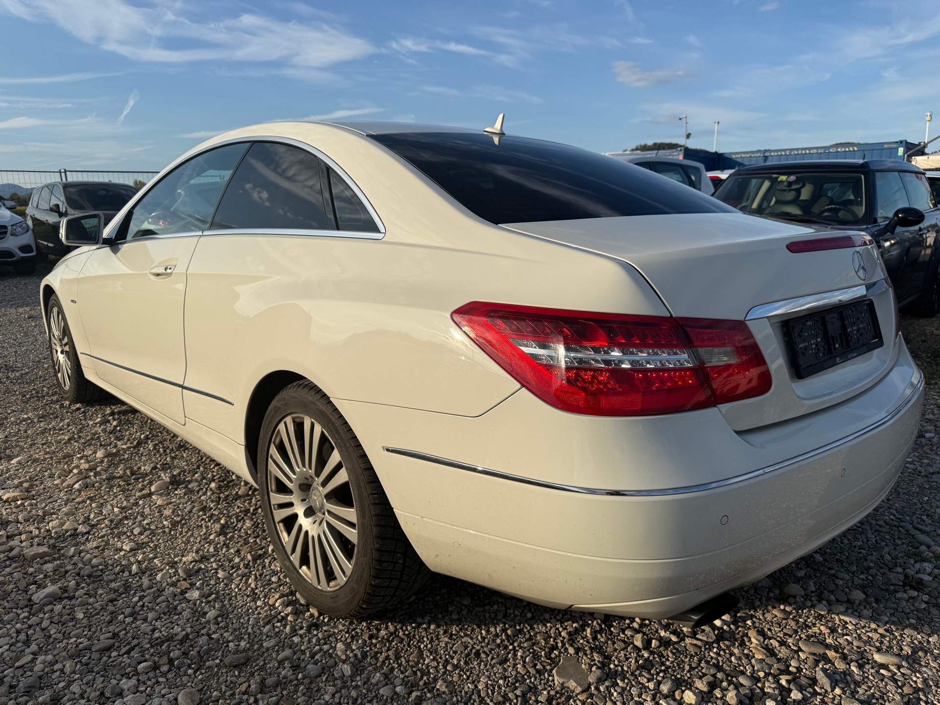 MERCEDES-BENZ E 250 CGI BlueEfficiency 7G-Tronic-image-5