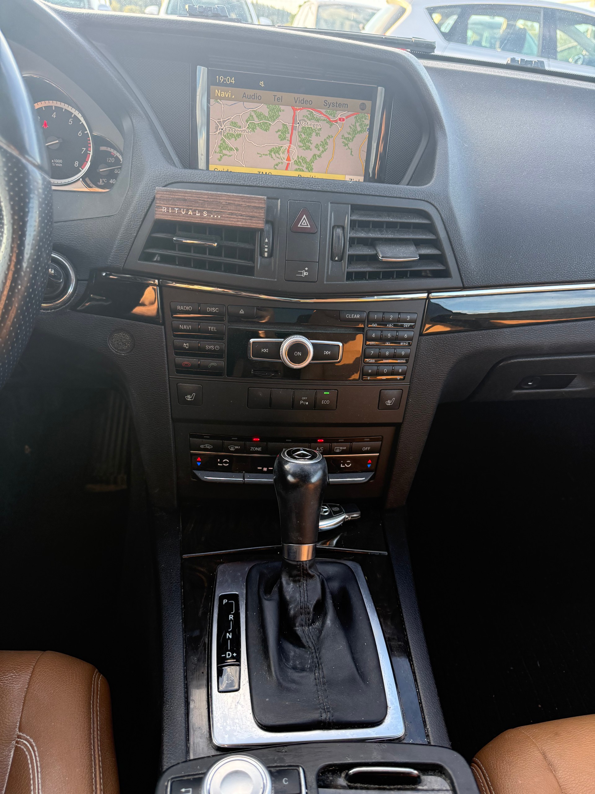 MERCEDES-BENZ E 250 CGI BlueEfficiency 7G-Tronic-image-6
