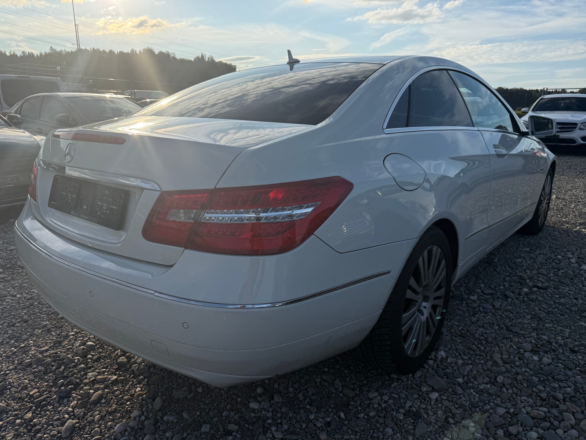 MERCEDES-BENZ E 250 CGI BlueEfficiency 7G-Tronic-image-3