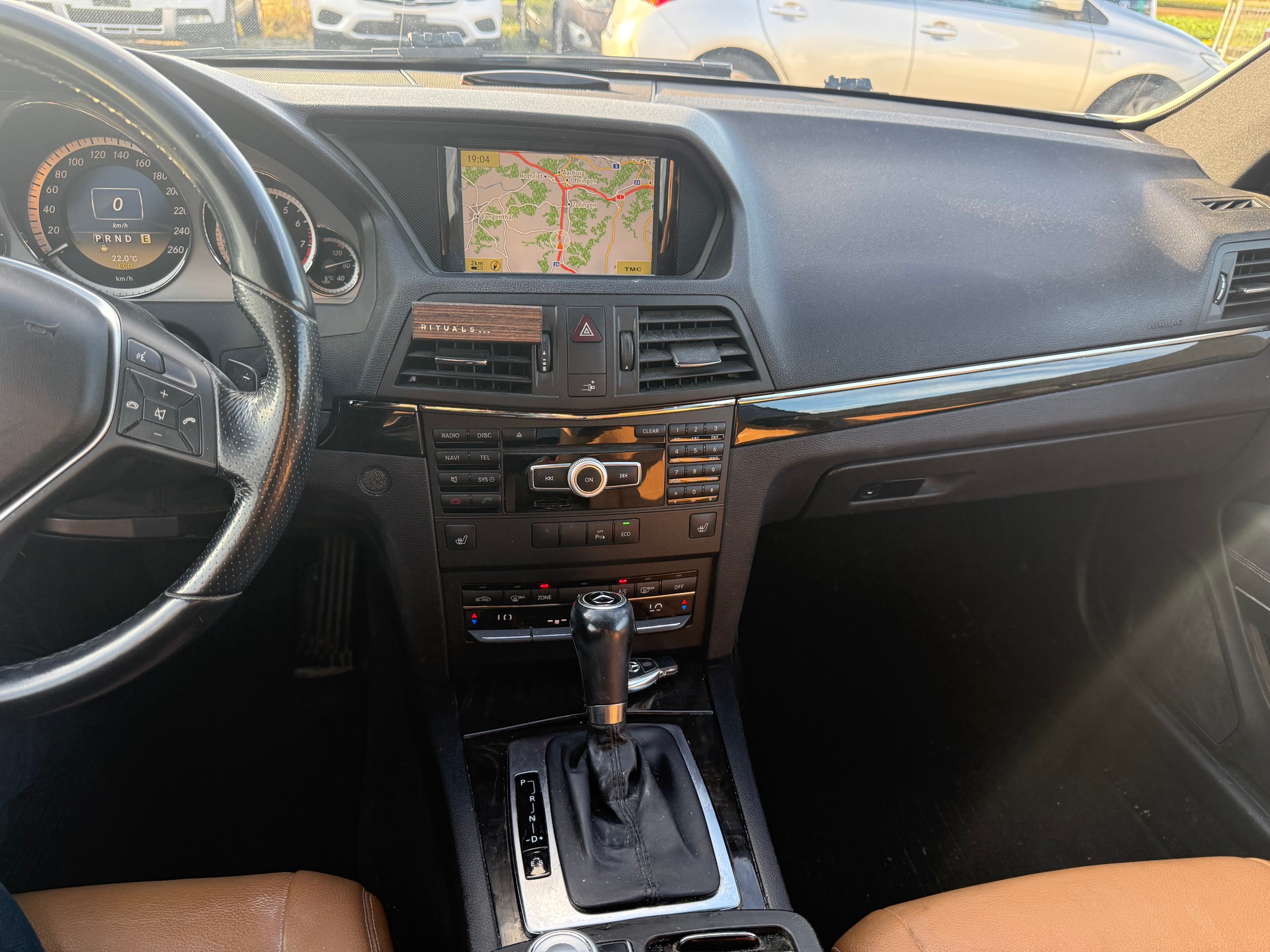 MERCEDES-BENZ E 250 CGI BlueEfficiency 7G-Tronic-image-7