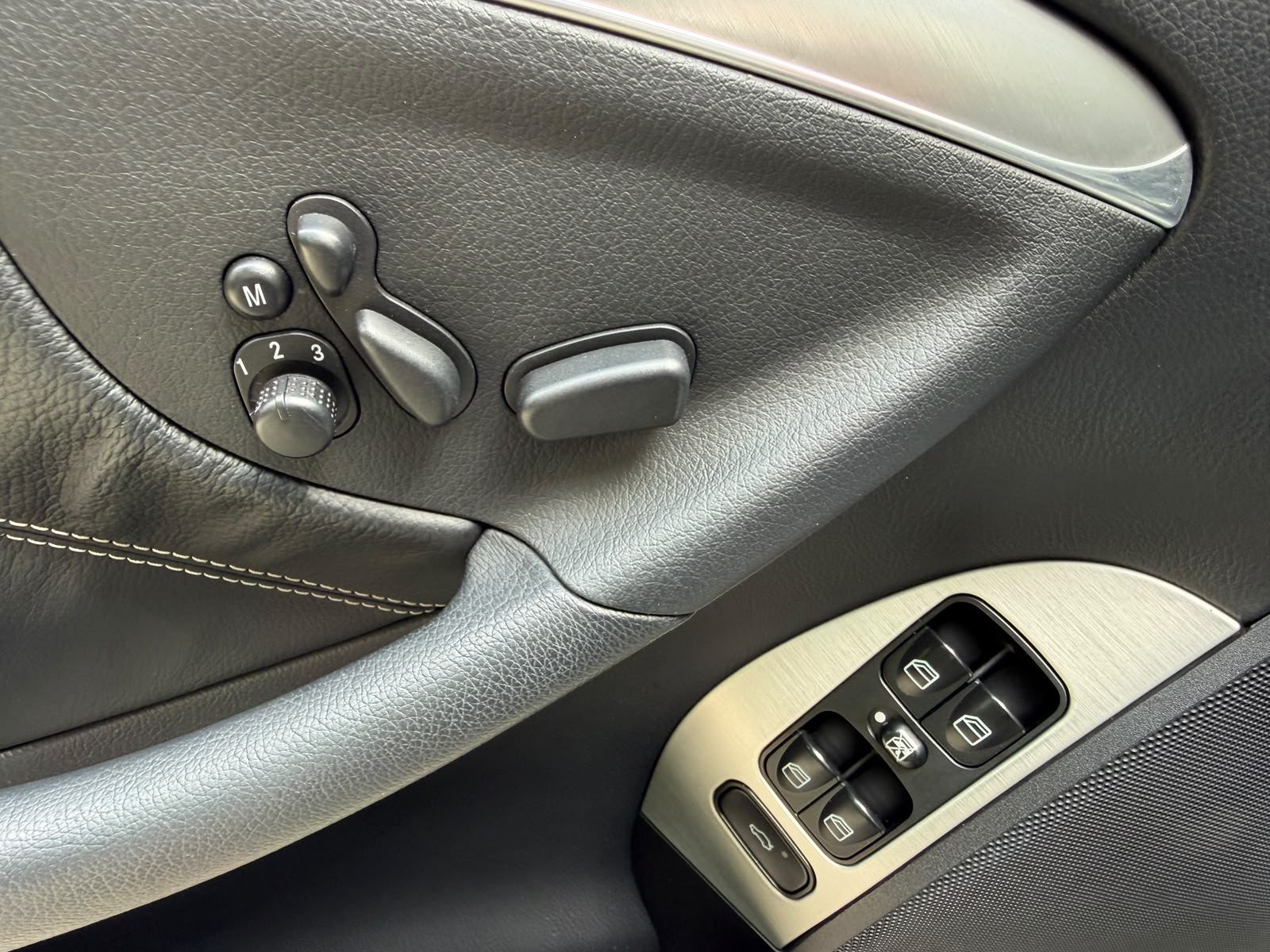 MERCEDES-BENZ CLK 350 Avantgarde Grand Edition 7G-Tronic-image-18