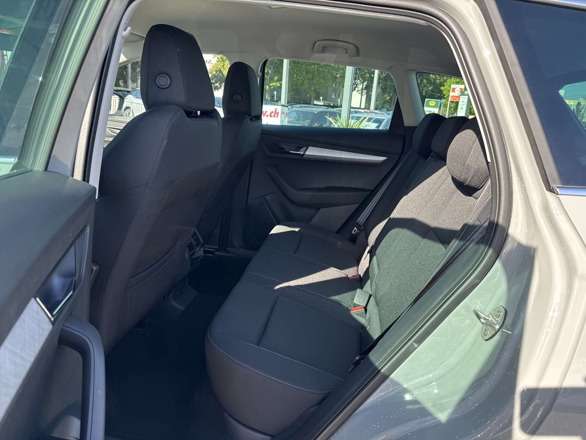 SKODA Karoq 1.5 TSi Selection DSG-Automat-image-5