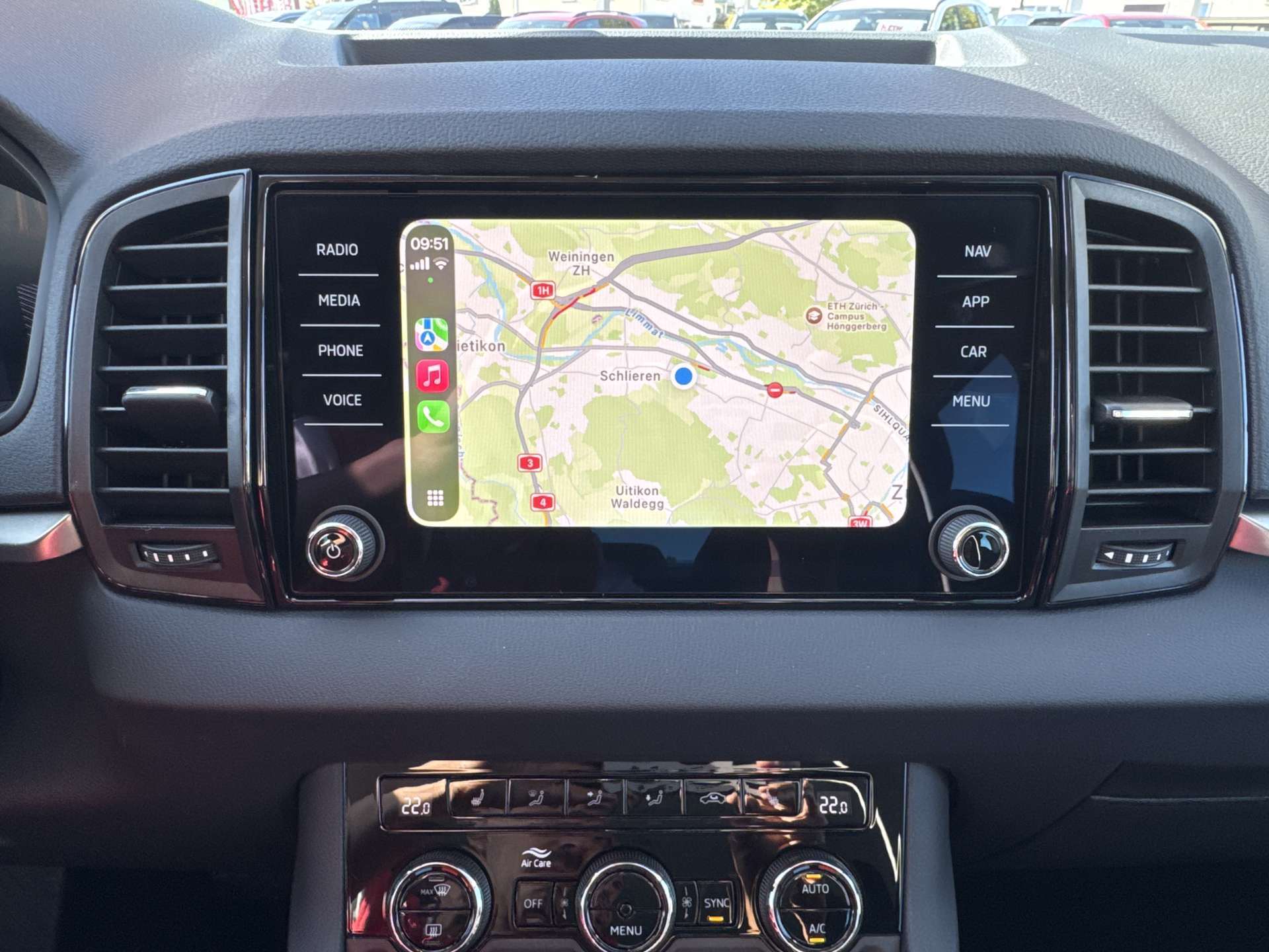 SKODA Karoq 1.5 TSi Selection DSG-Automat-image-1