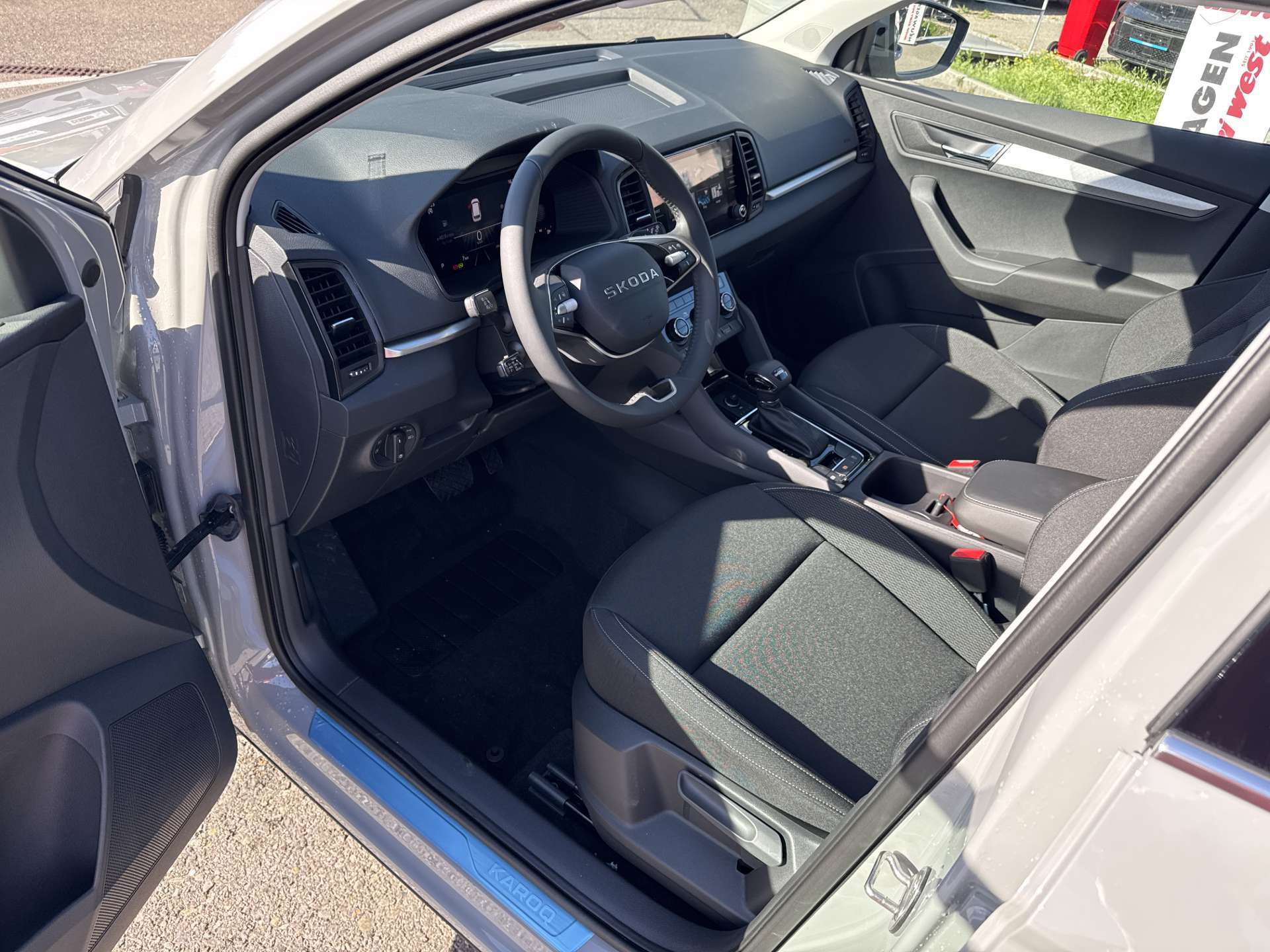 SKODA Karoq 1.5 TSi Selection DSG-Automat-image-4