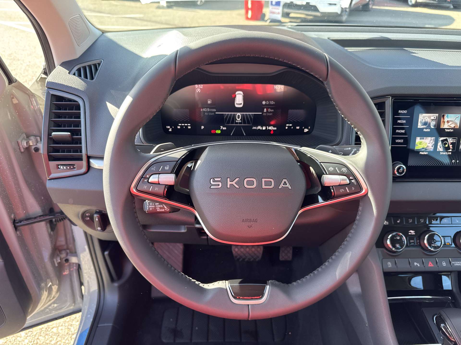 SKODA Karoq 1.5 TSi Selection DSG-Automat-image-14