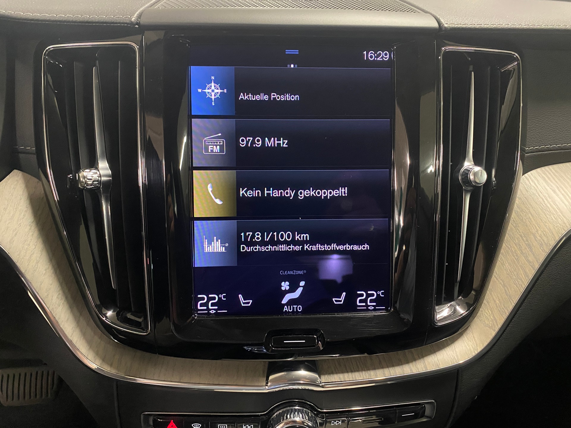 VOLVO XC60 2.0 B5 MH Inscription AWD-image-11
