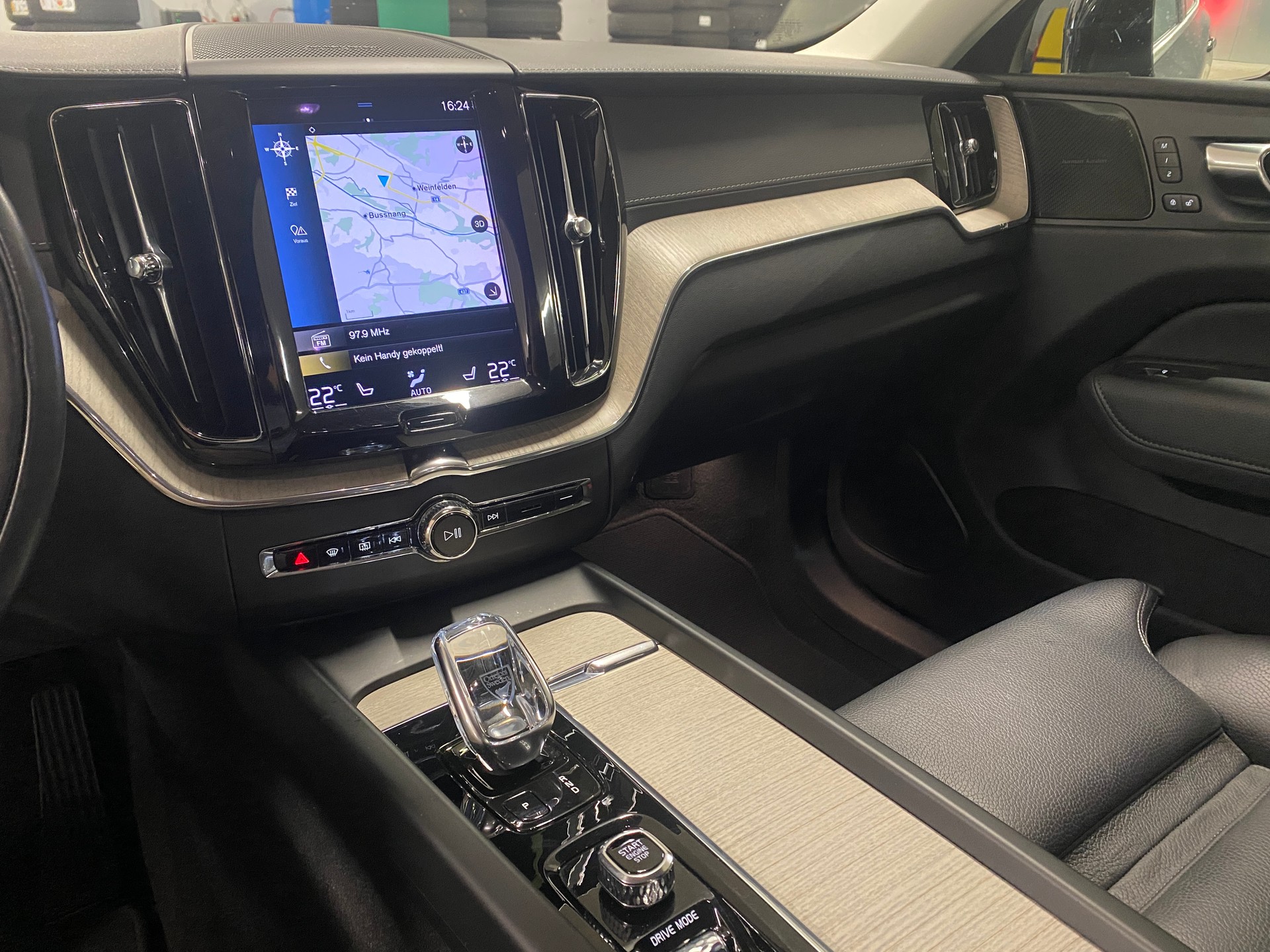 VOLVO XC60 2.0 B5 MH Inscription AWD-image-10
