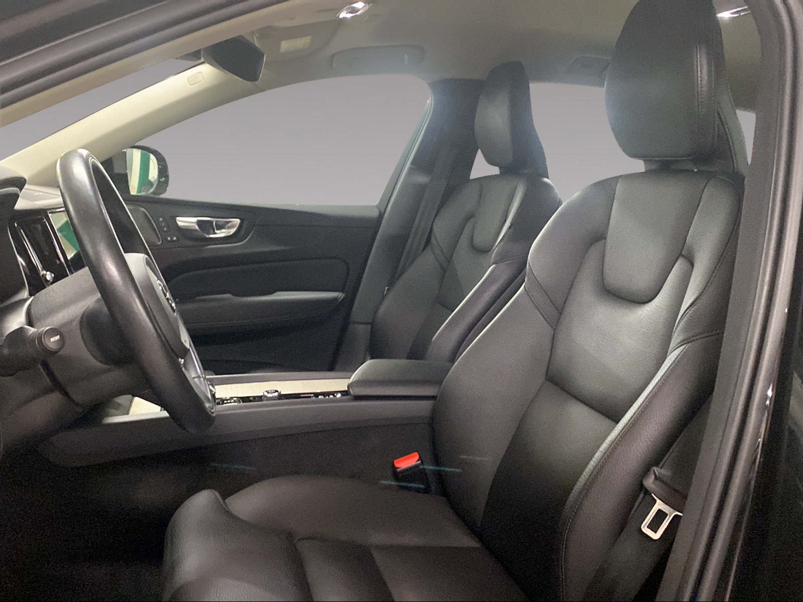 VOLVO XC60 2.0 B5 MH Inscription AWD-image-5