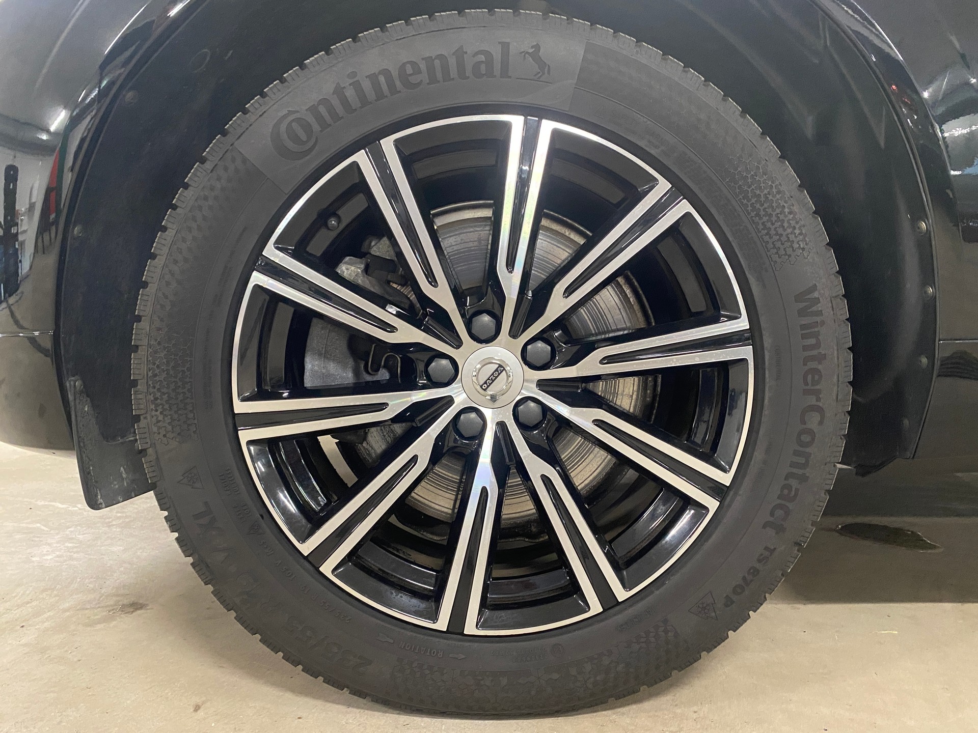 VOLVO XC60 2.0 B5 MH Inscription AWD-image-15